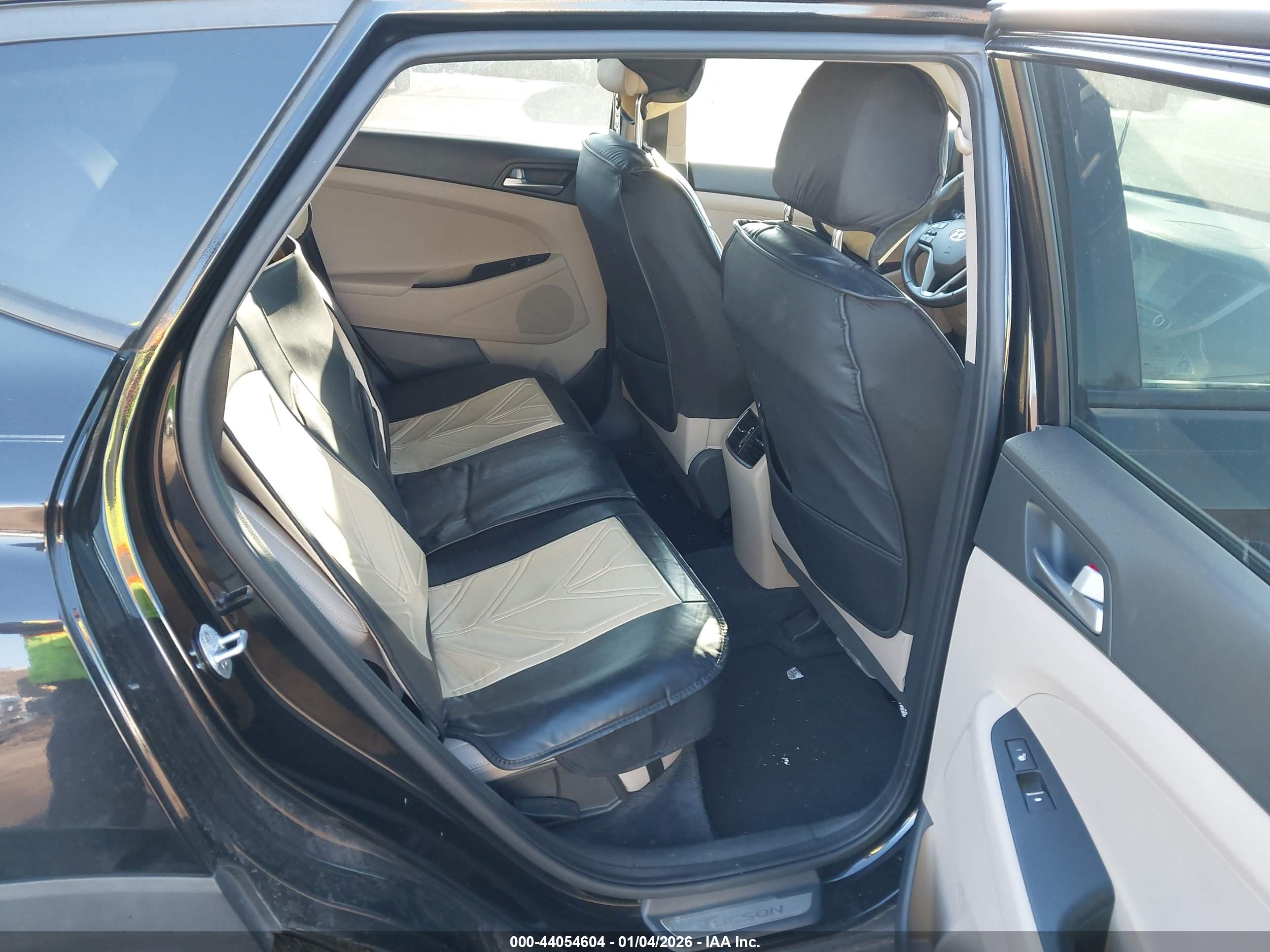 HYUNDAI TUCSON image 8