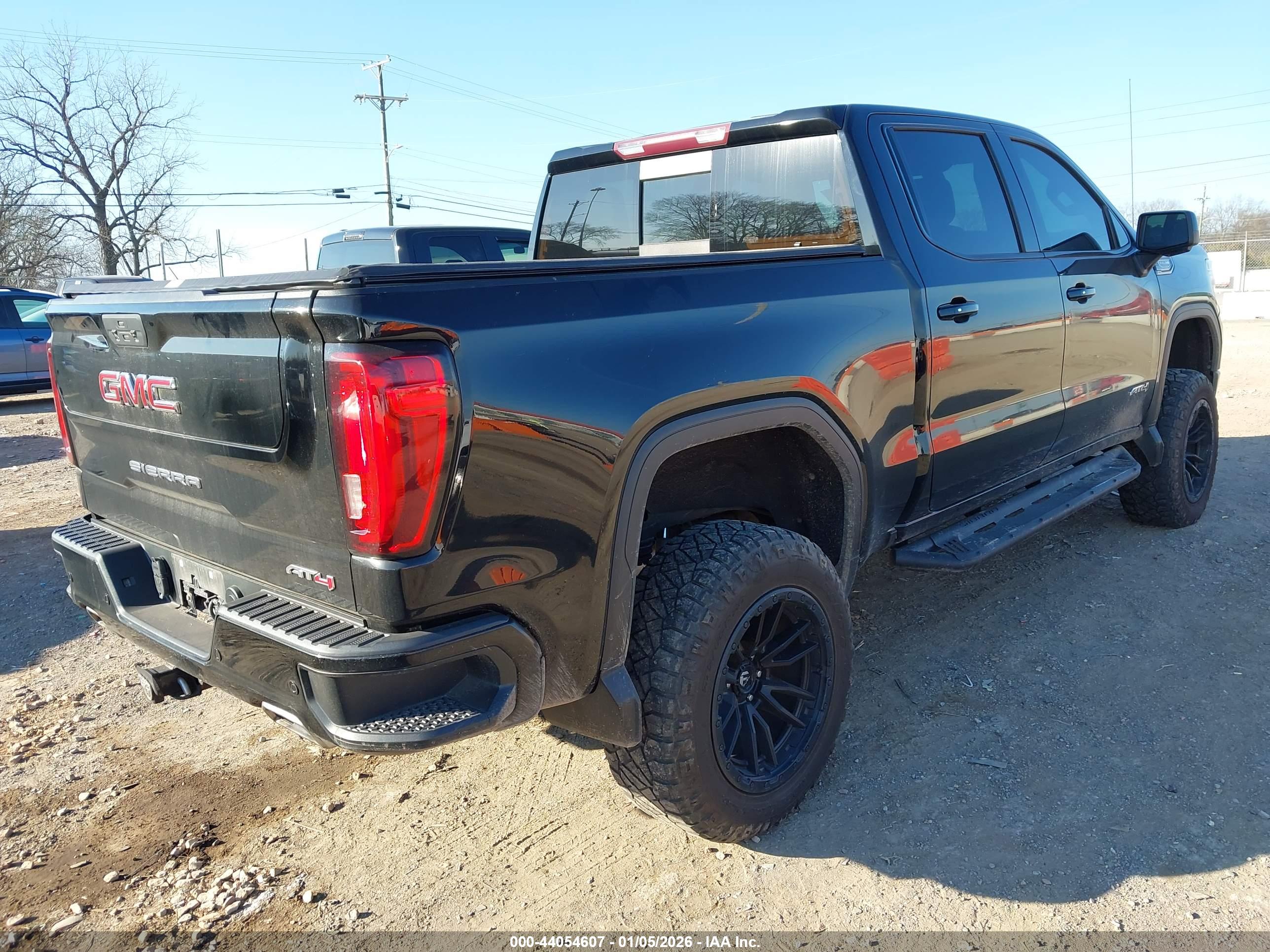 GMC SIERRA image 4
