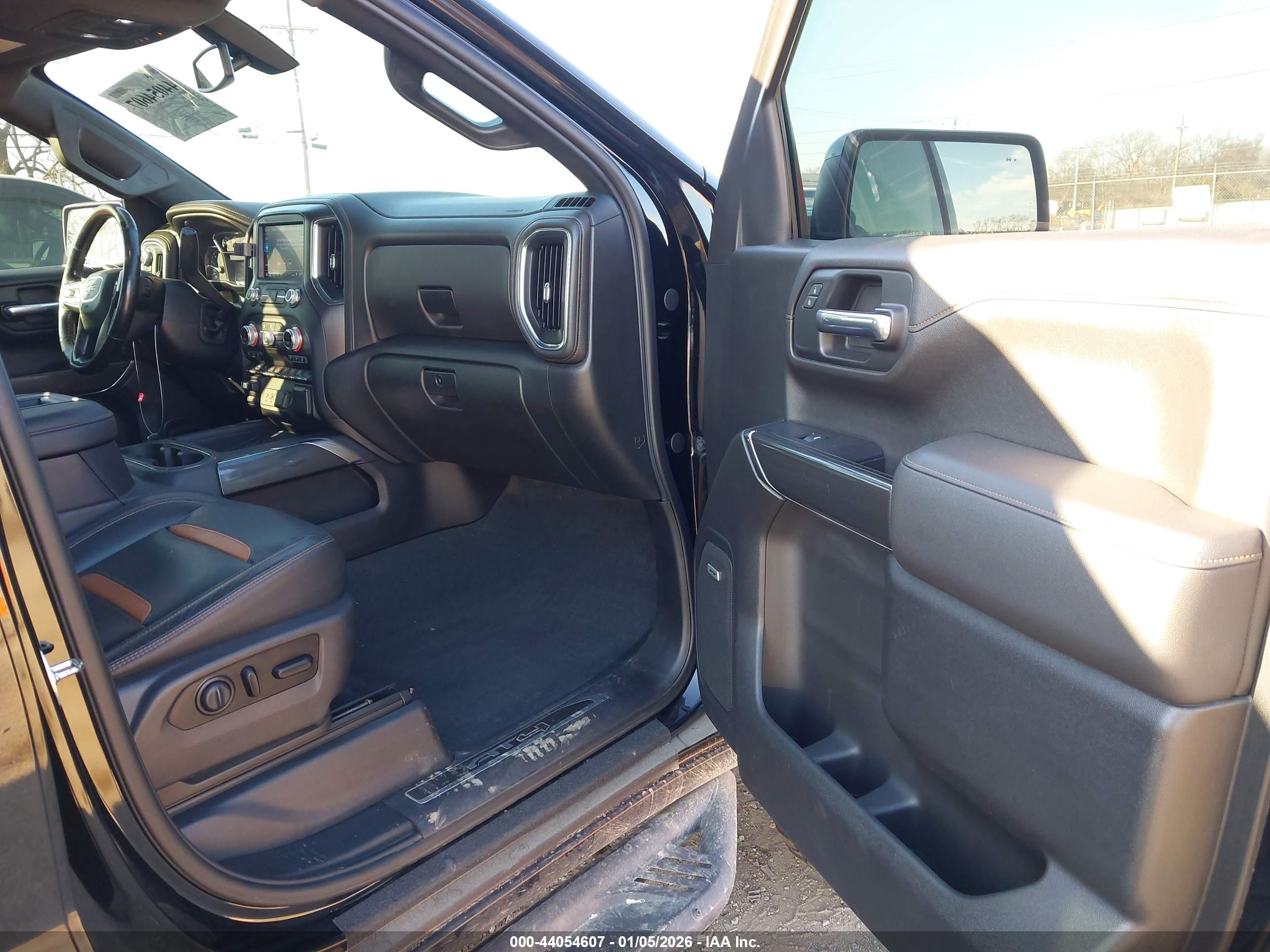 GMC SIERRA image 5