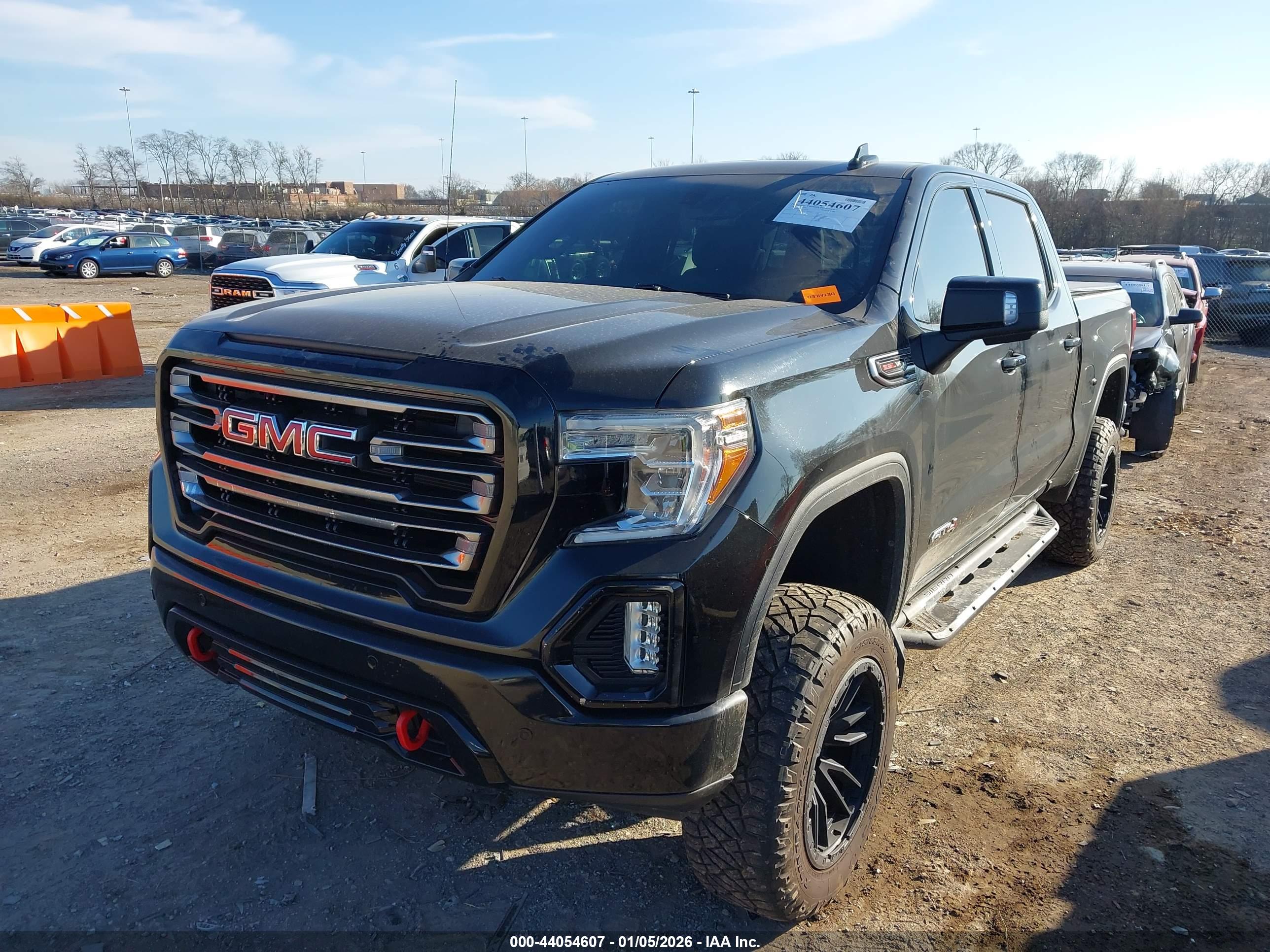 GMC SIERRA image 6