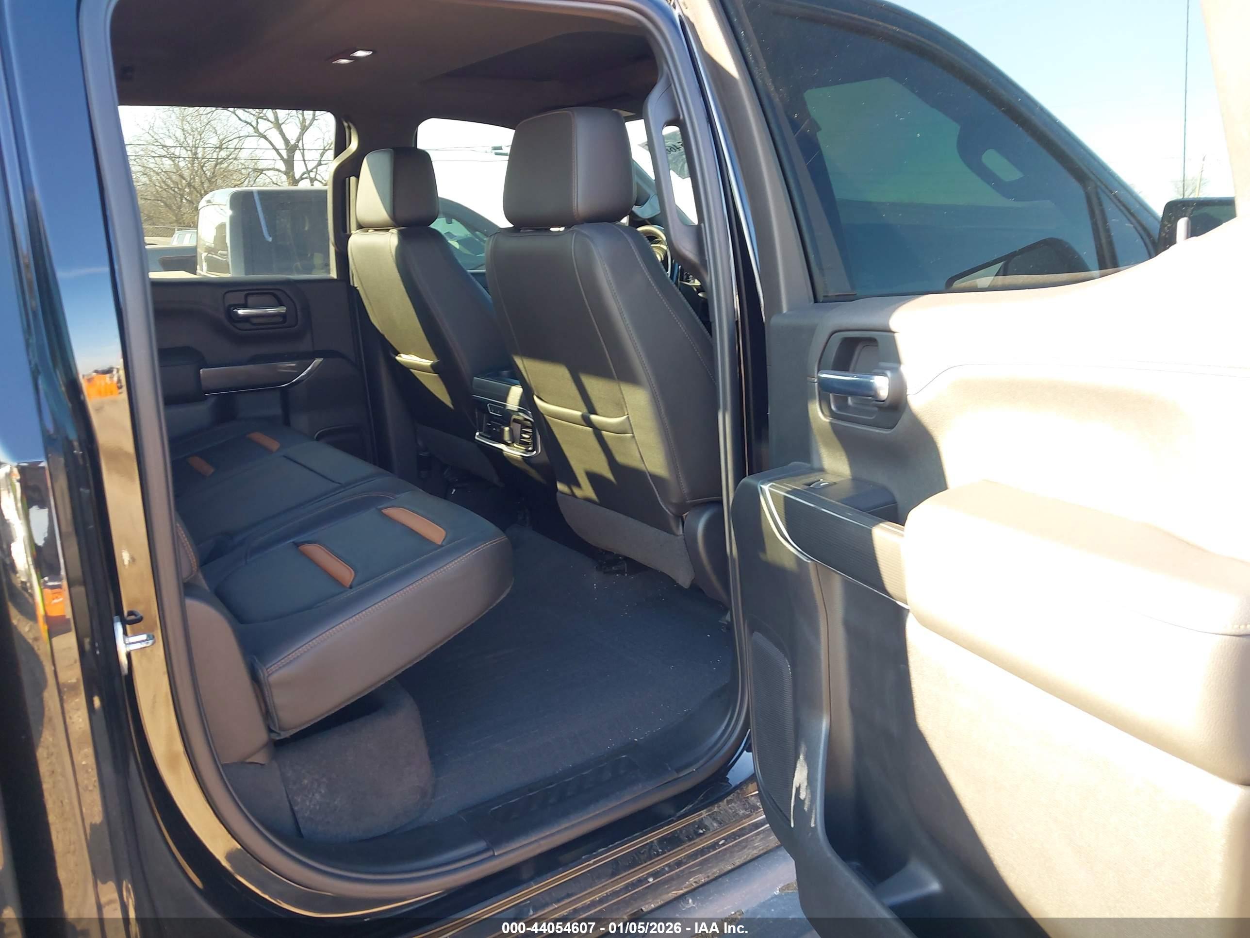 GMC SIERRA image 8