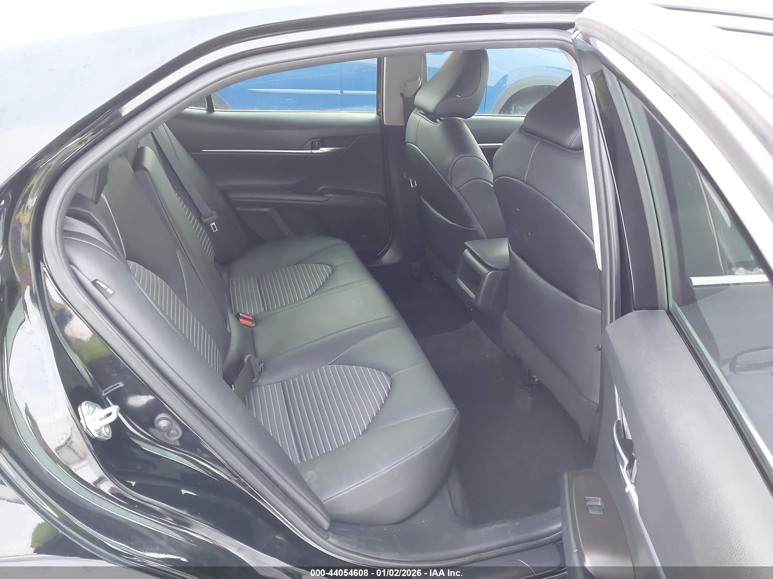 TOYOTA CAMRY image 8