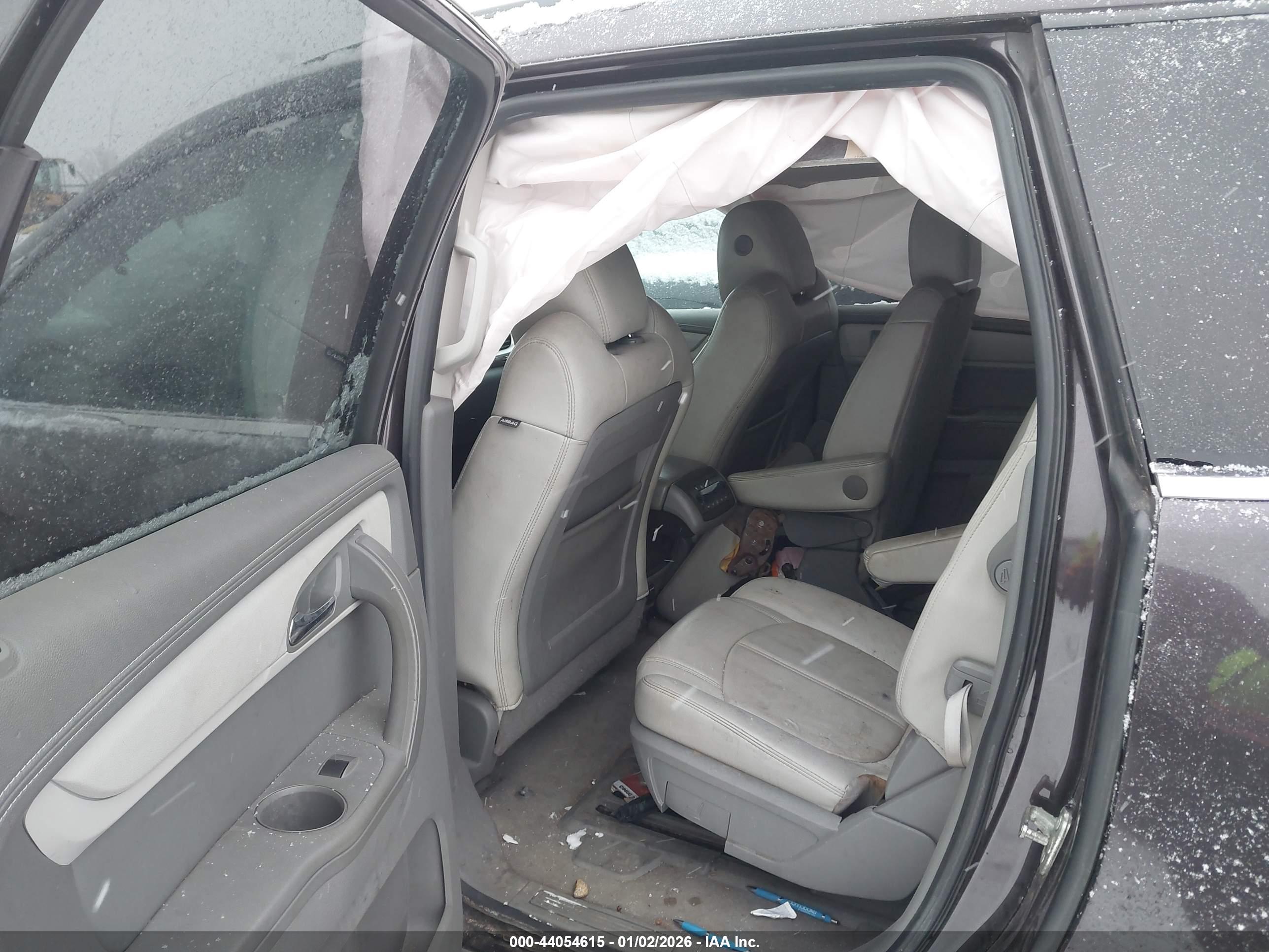 CHEVROLET TRAVERSE image 8