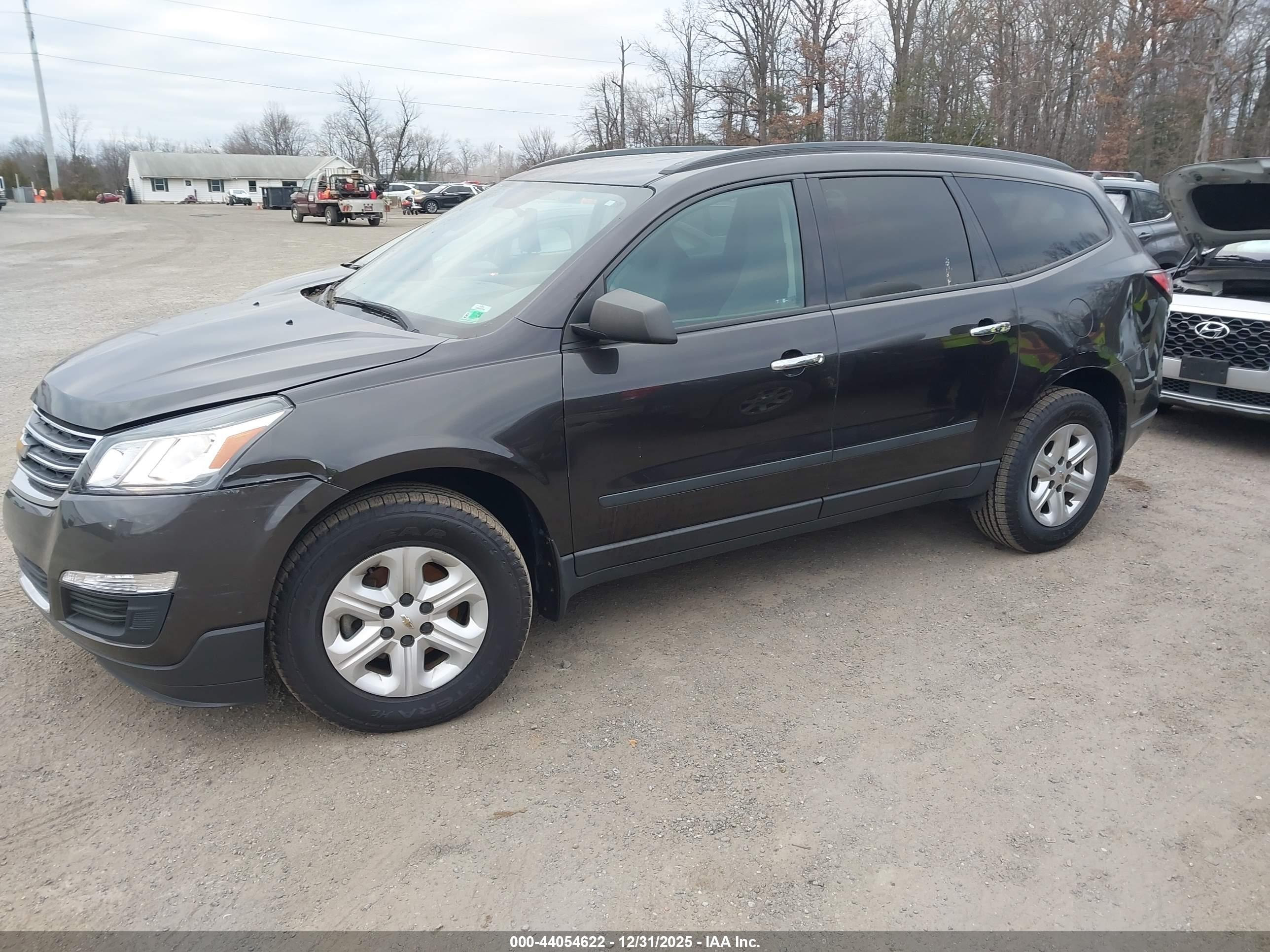 CHEVROLET TRAVERSE image 2