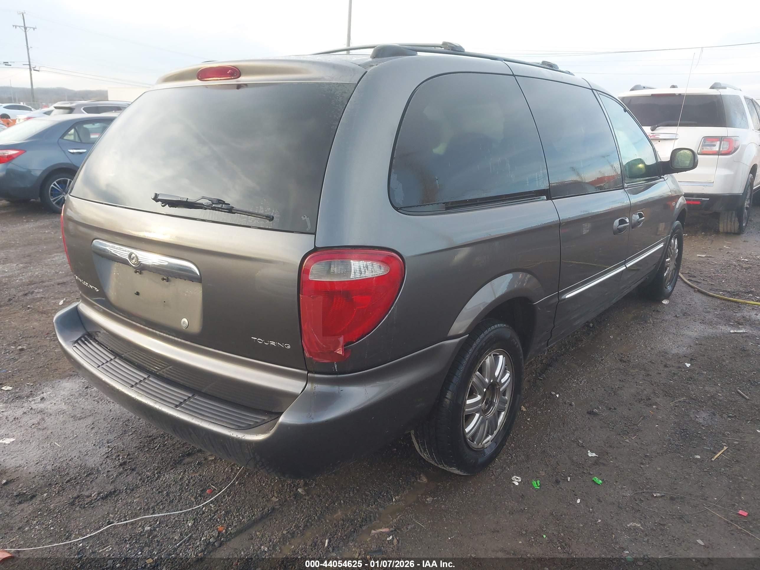 CHRYSLER TOWN image 4