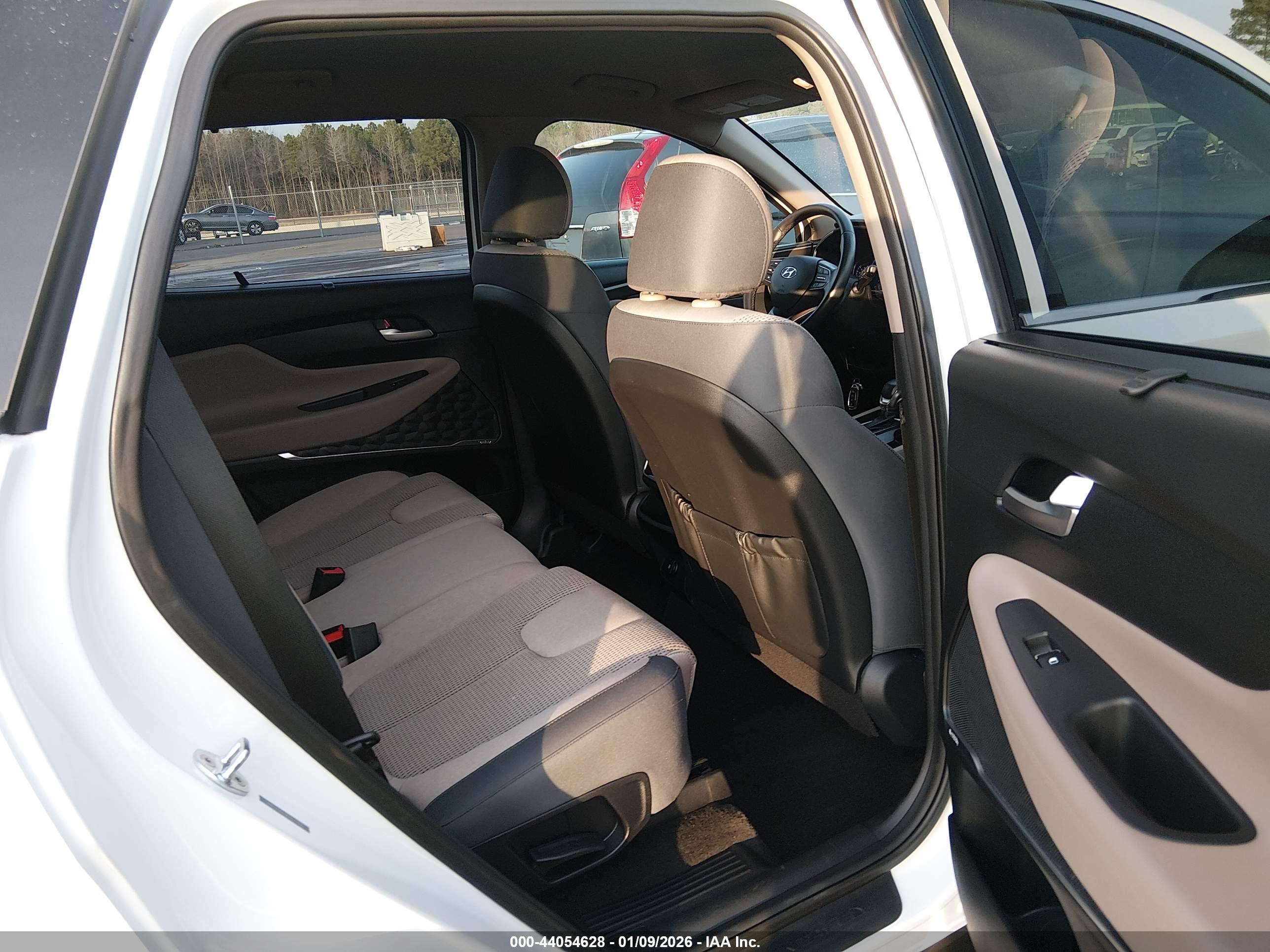 HYUNDAI SANTA image 8