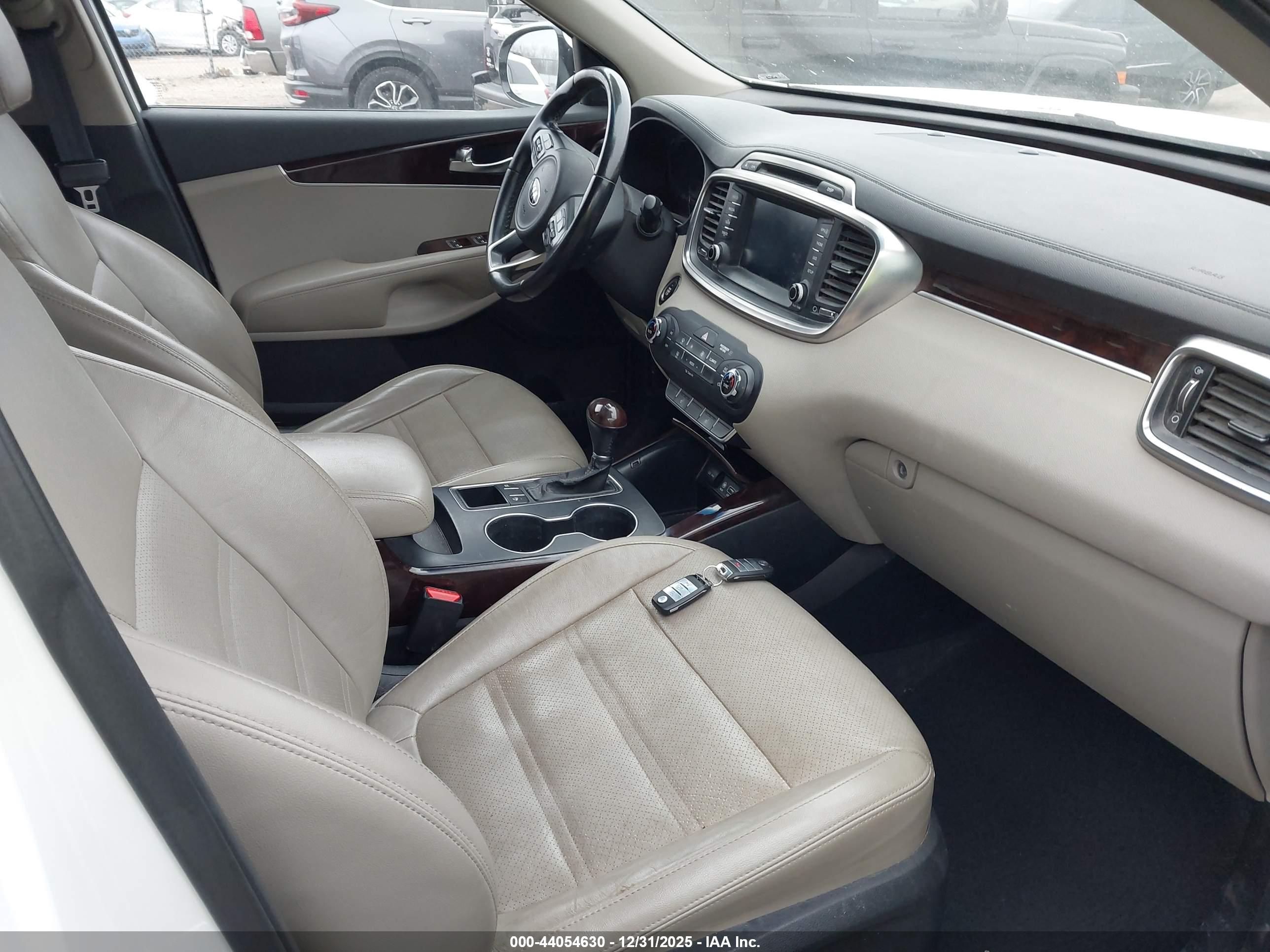 KIA SORENTO image 5