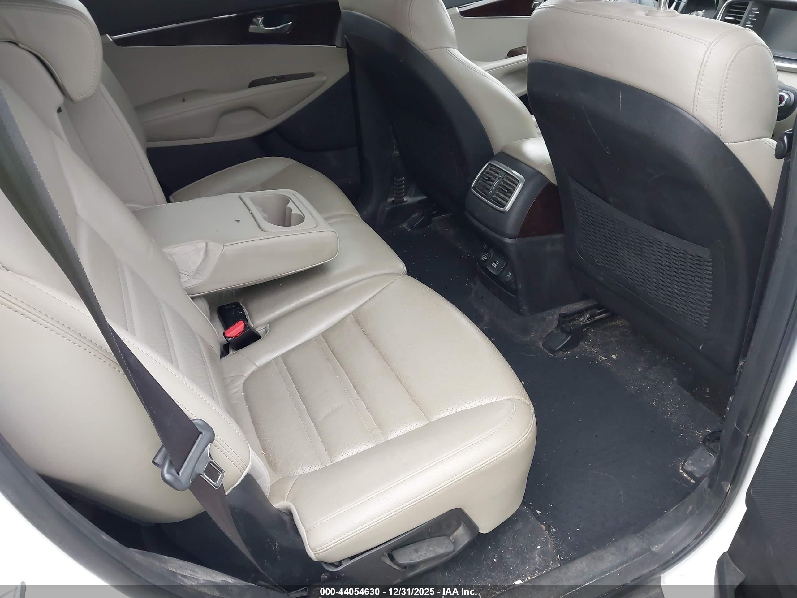 KIA SORENTO image 8