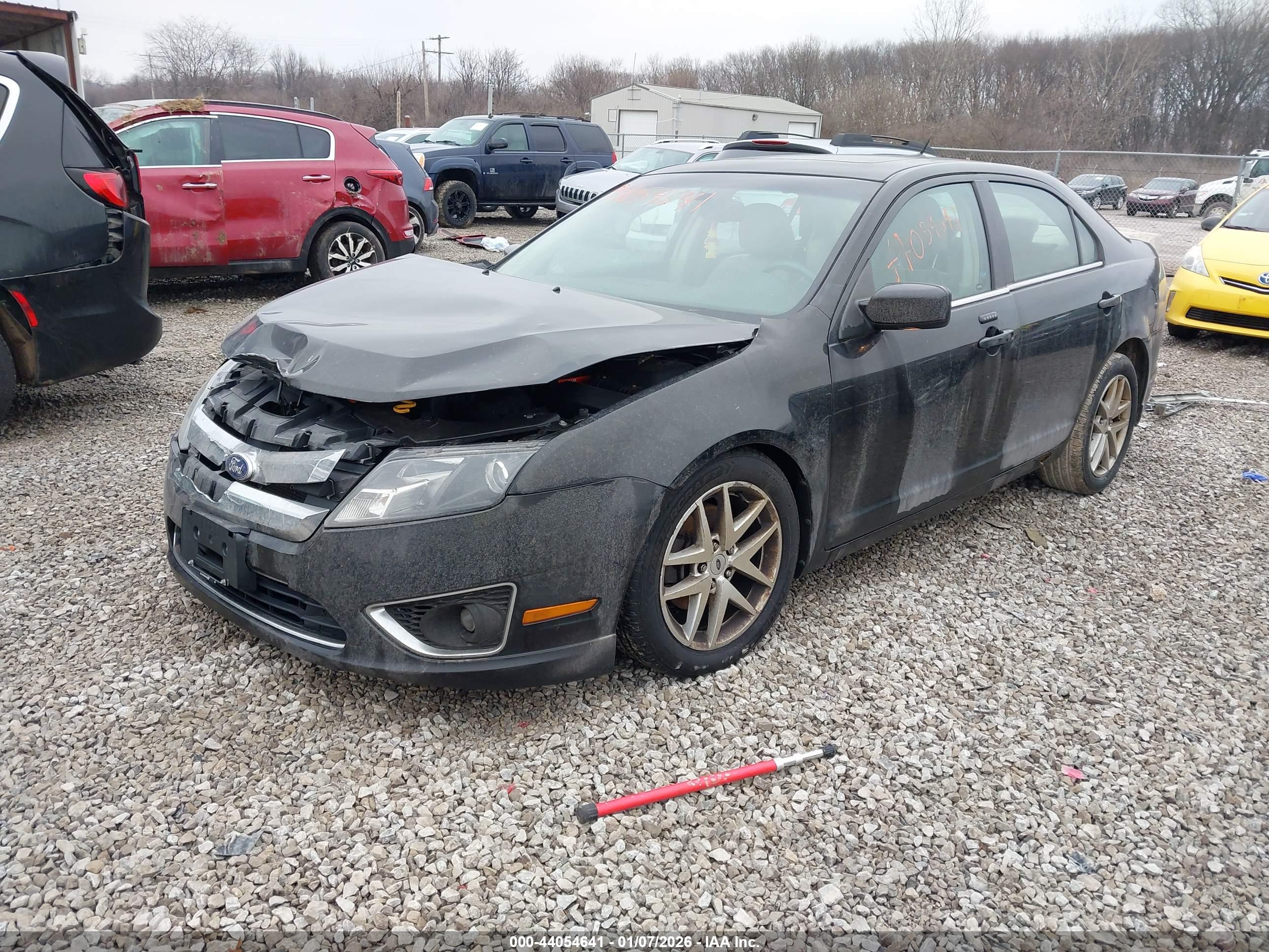 FORD FUSION image 2