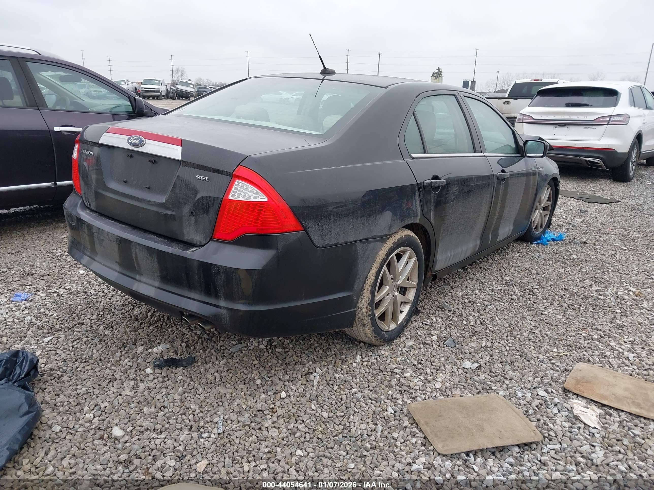 FORD FUSION image 4