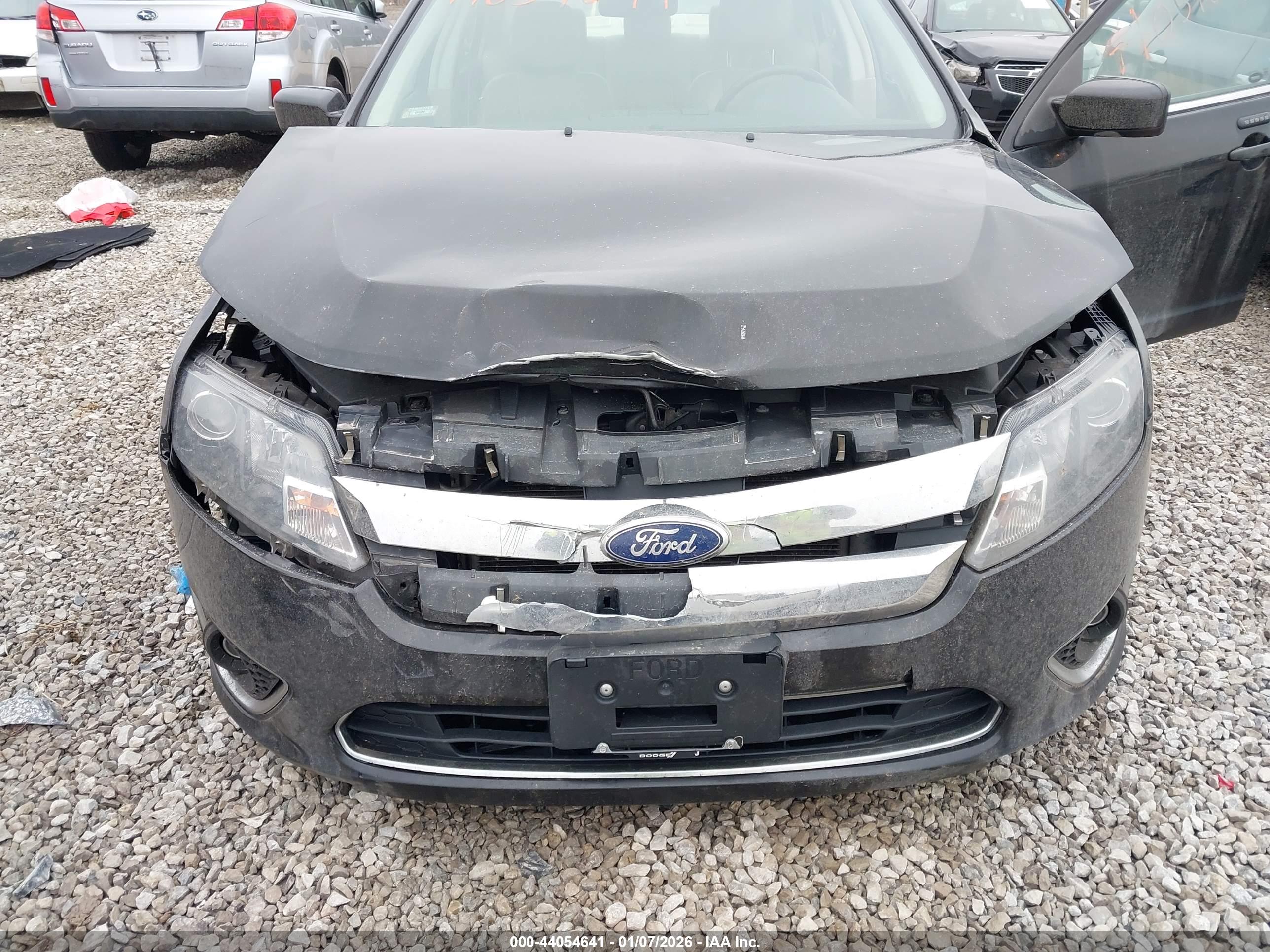 FORD FUSION image 6