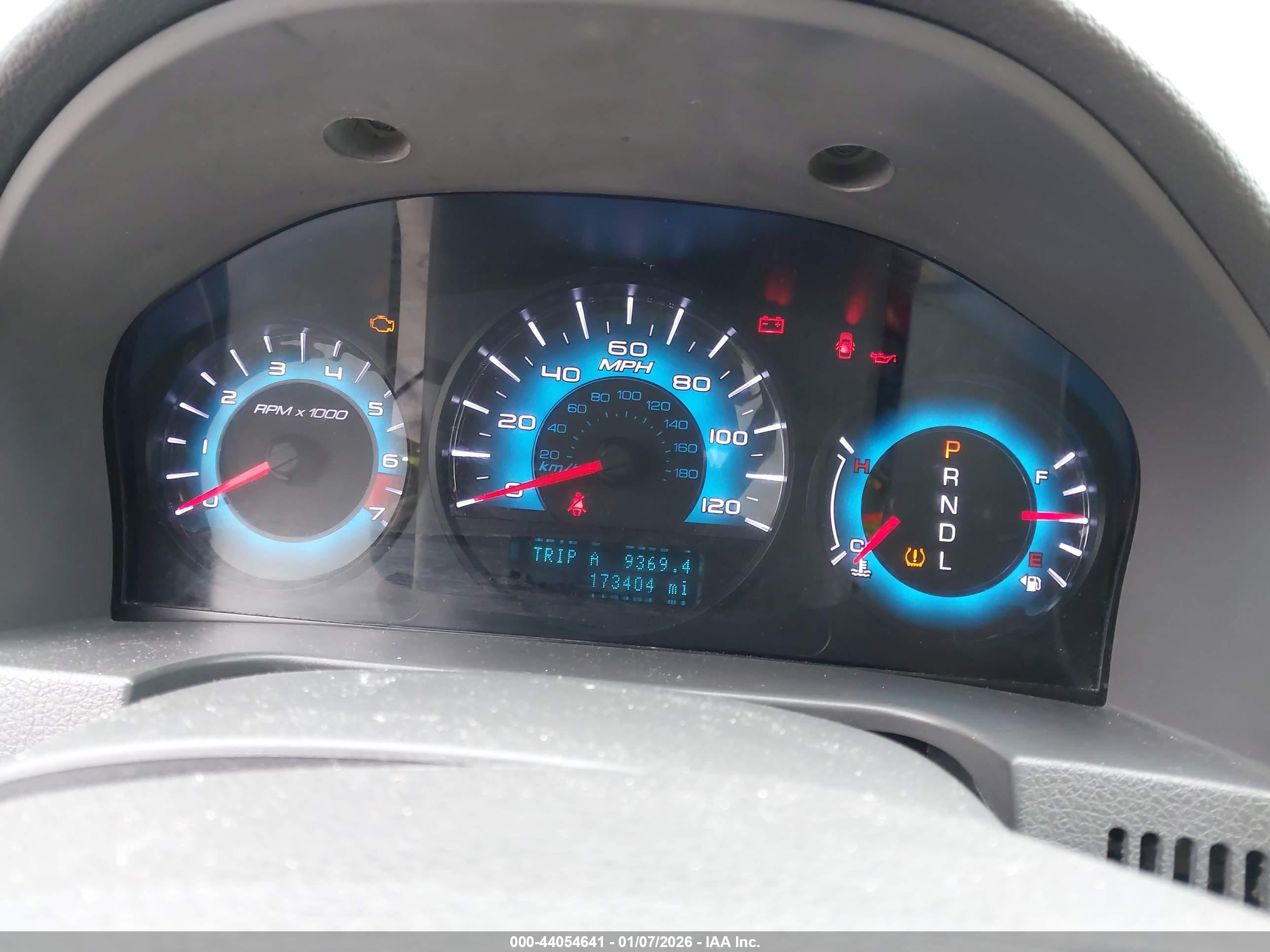 FORD FUSION image 7