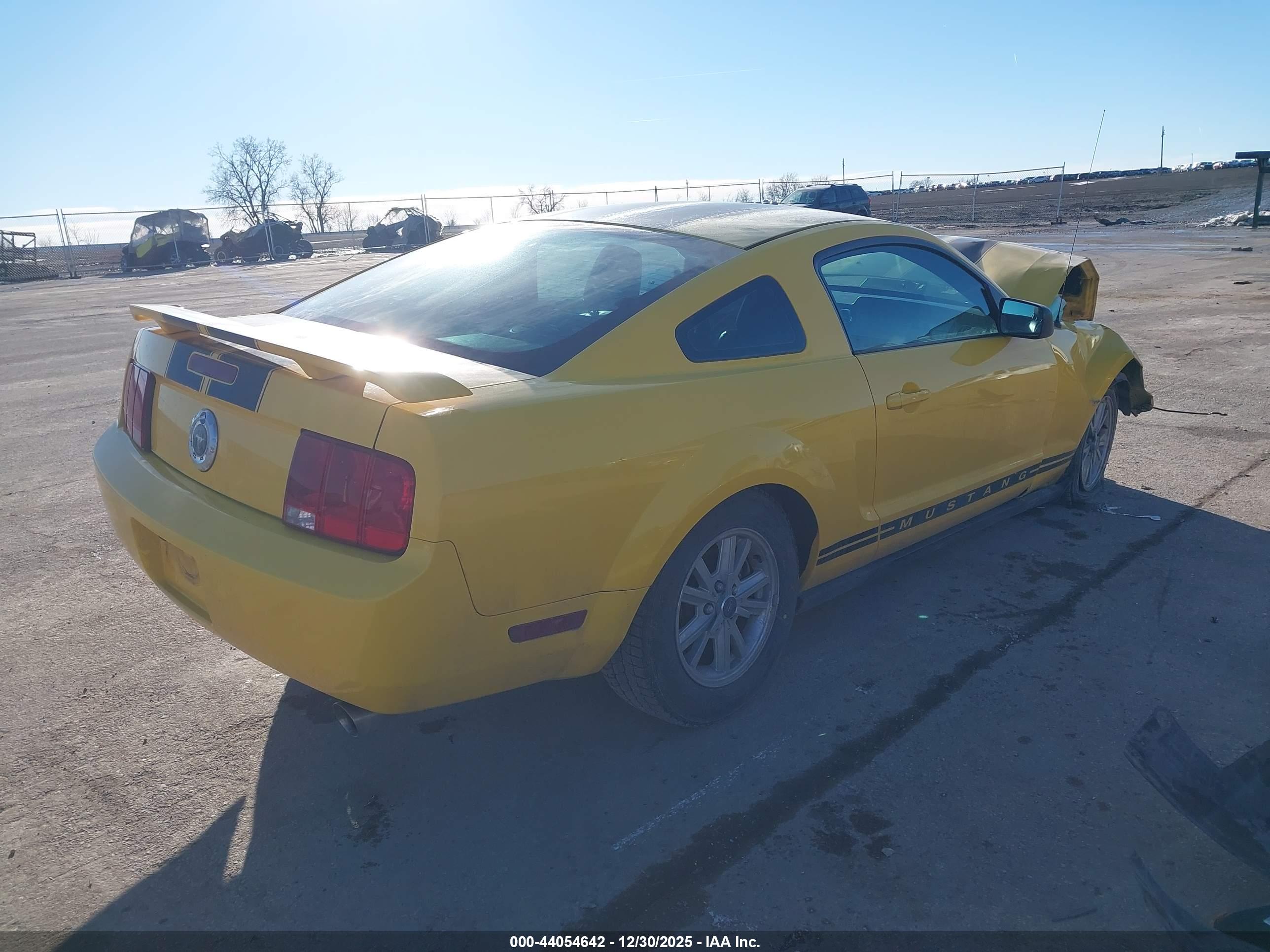 FORD MUSTANG image 4