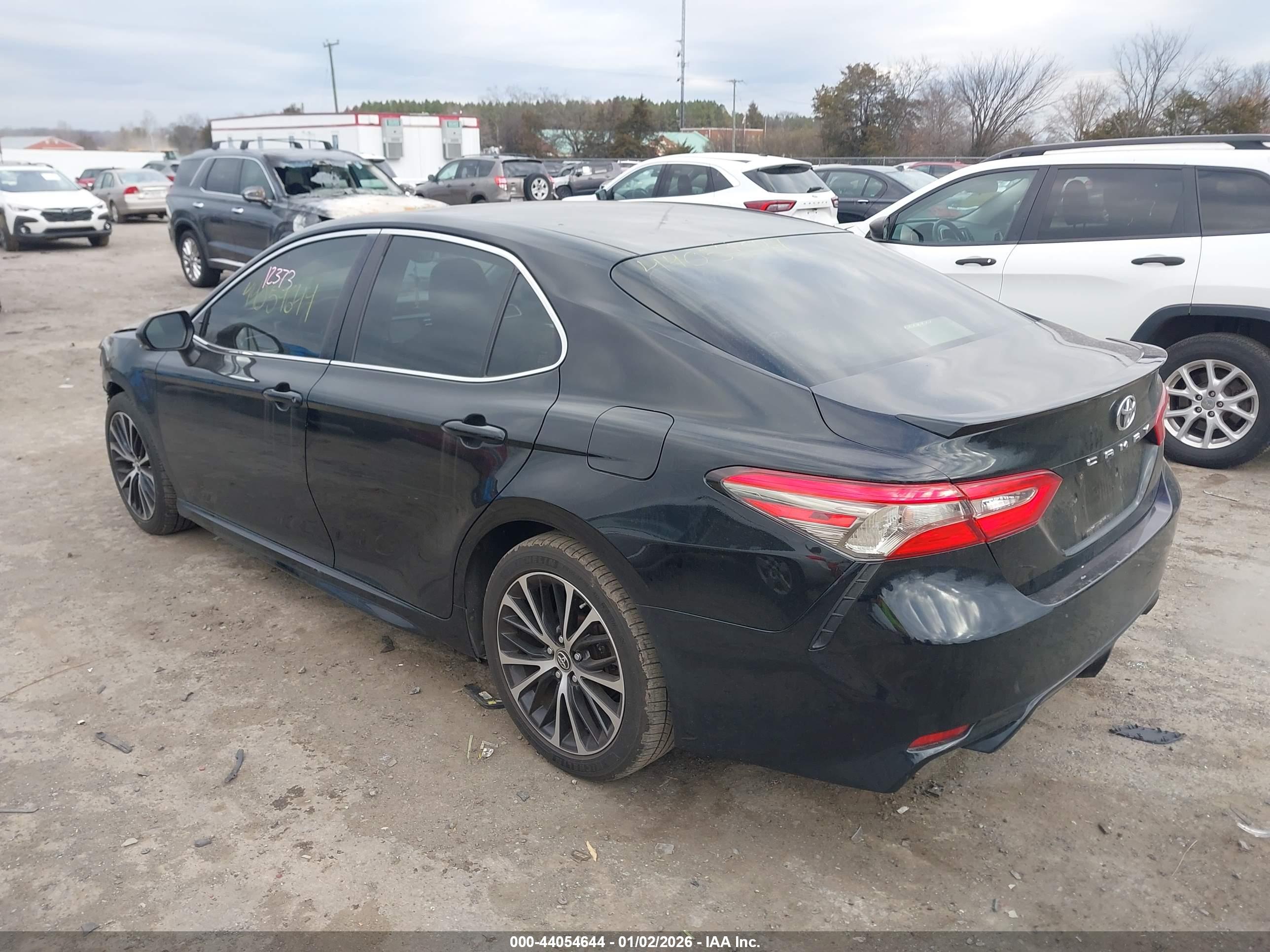 TOYOTA CAMRY image 3