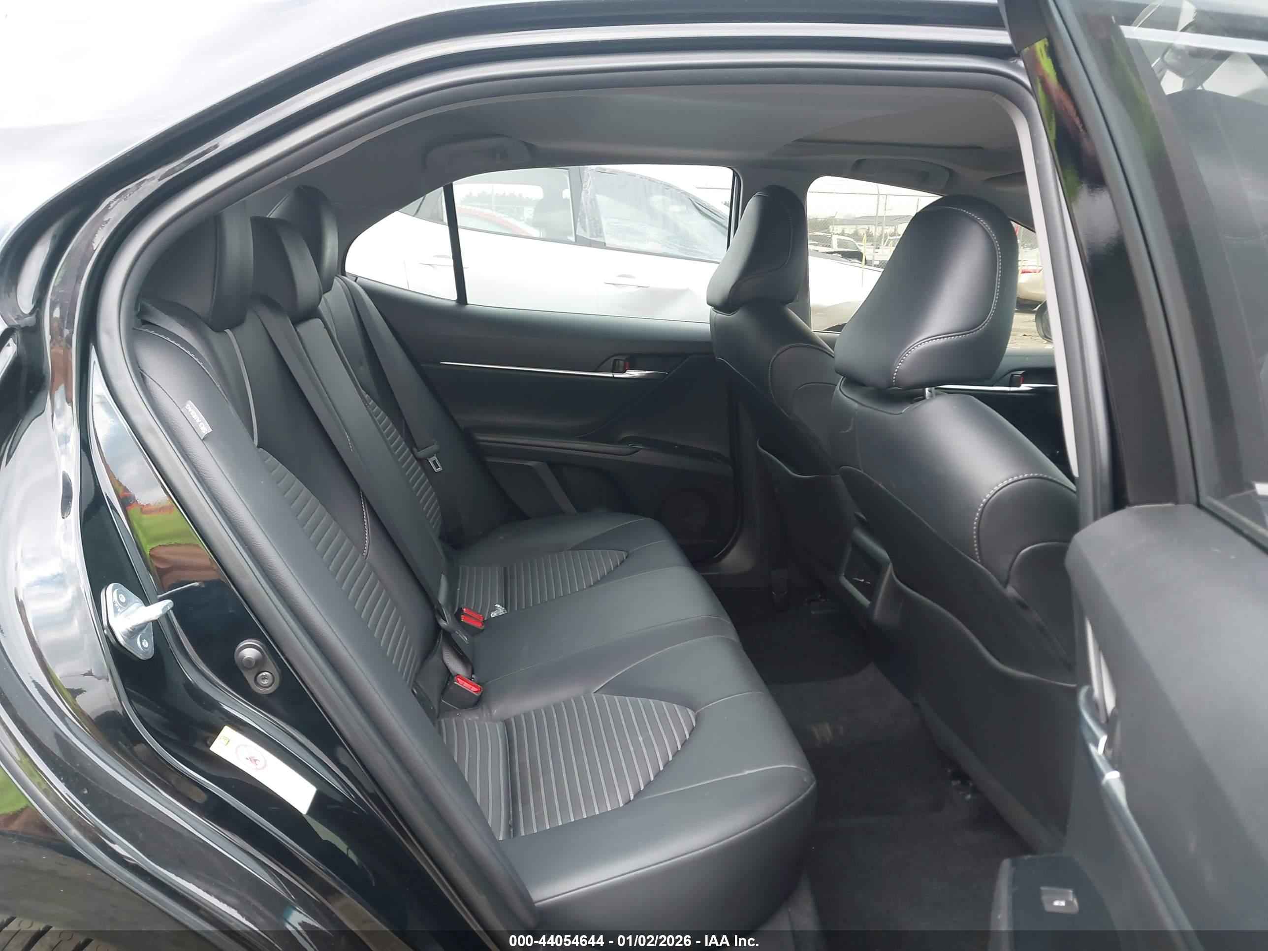 TOYOTA CAMRY image 8