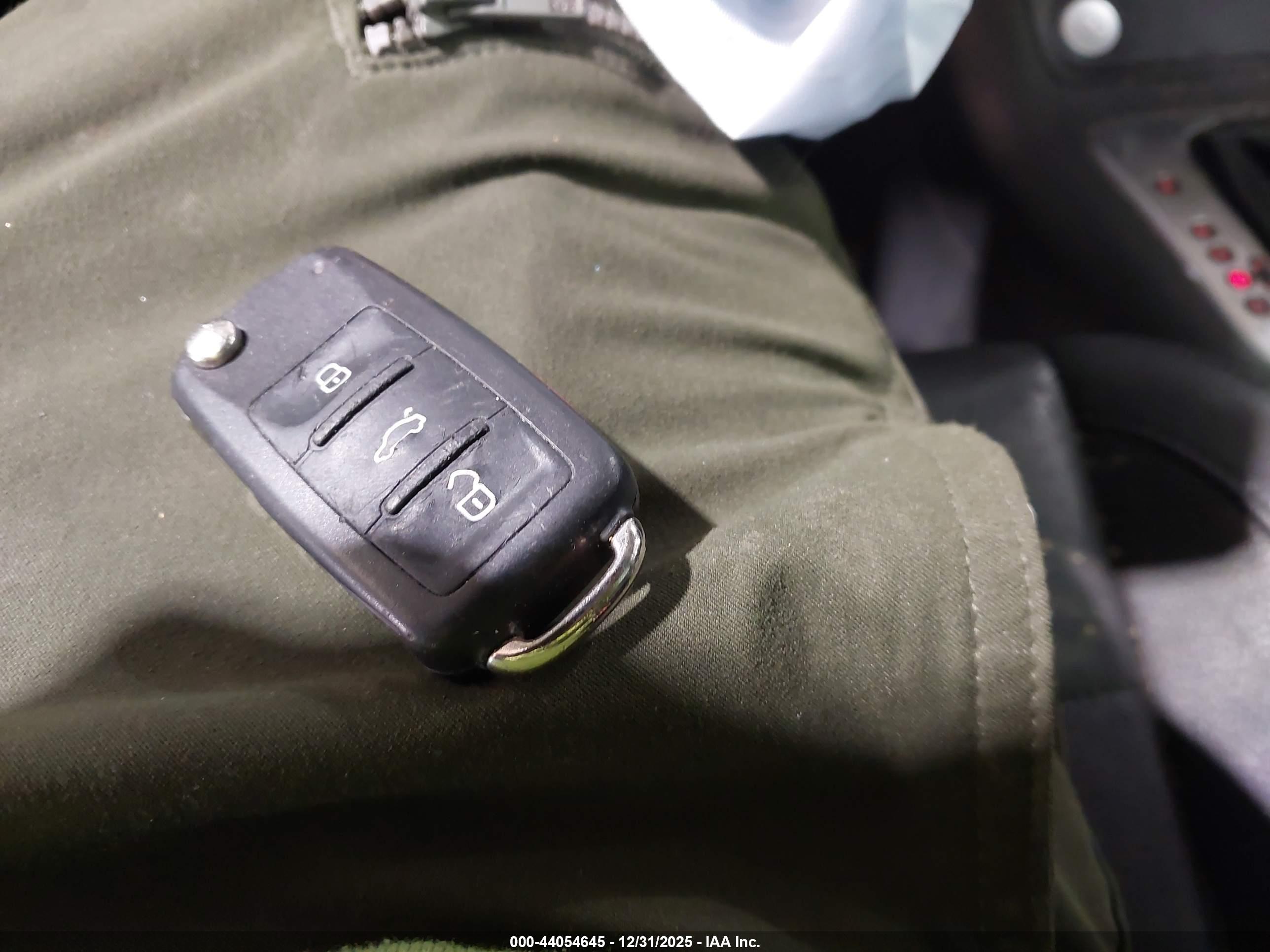 VOLKSWAGEN TIGUAN image 11