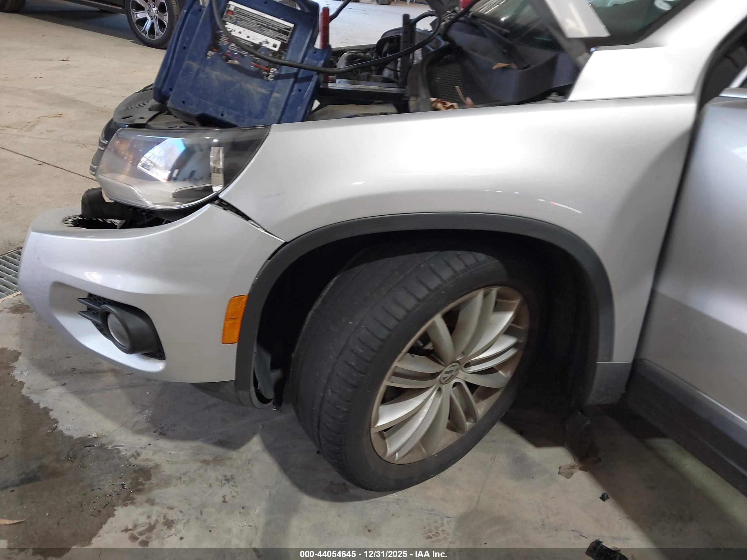 VOLKSWAGEN TIGUAN image 6