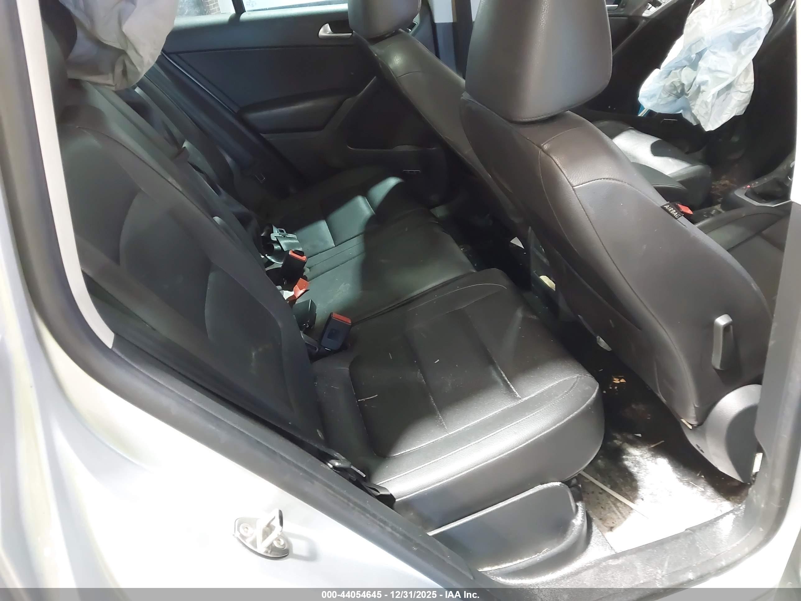 VOLKSWAGEN TIGUAN image 8