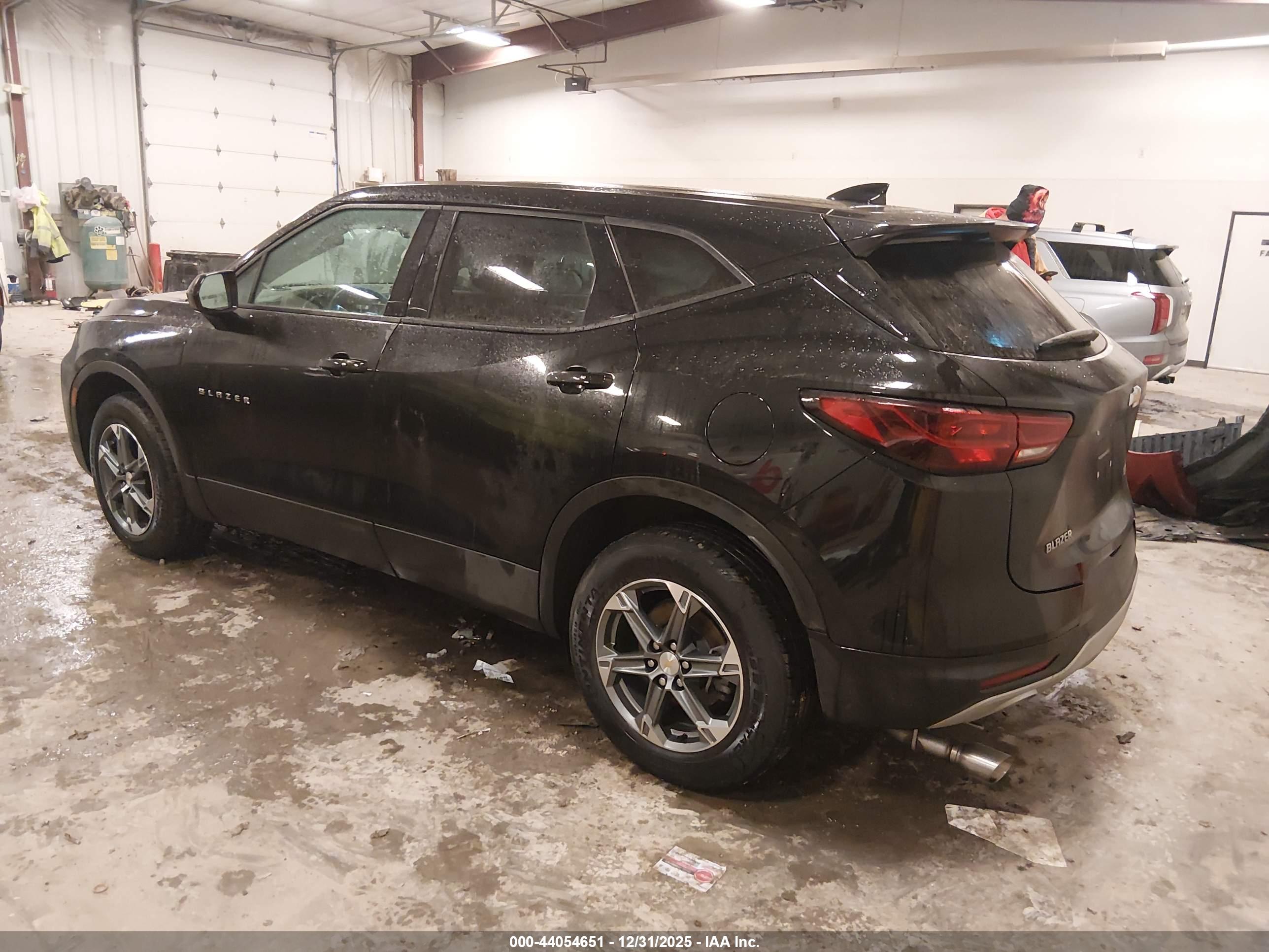 CHEVROLET BLAZER image 3