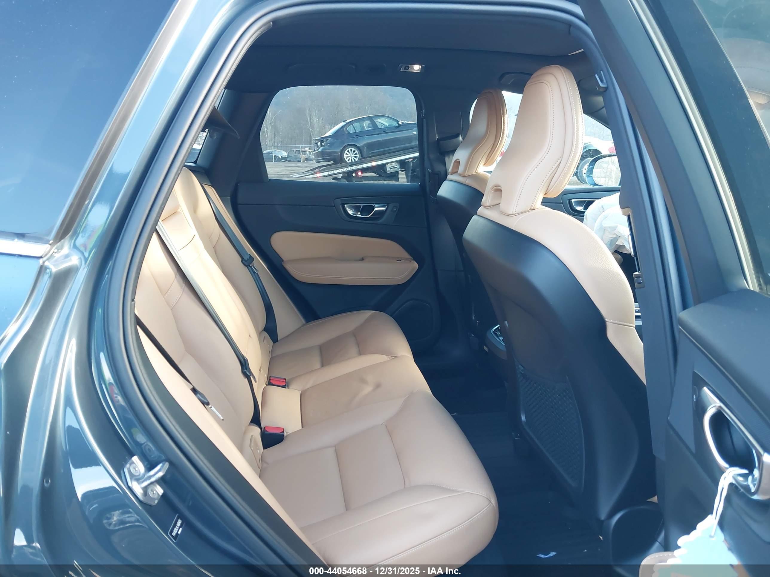 VOLVO XC60 image 8