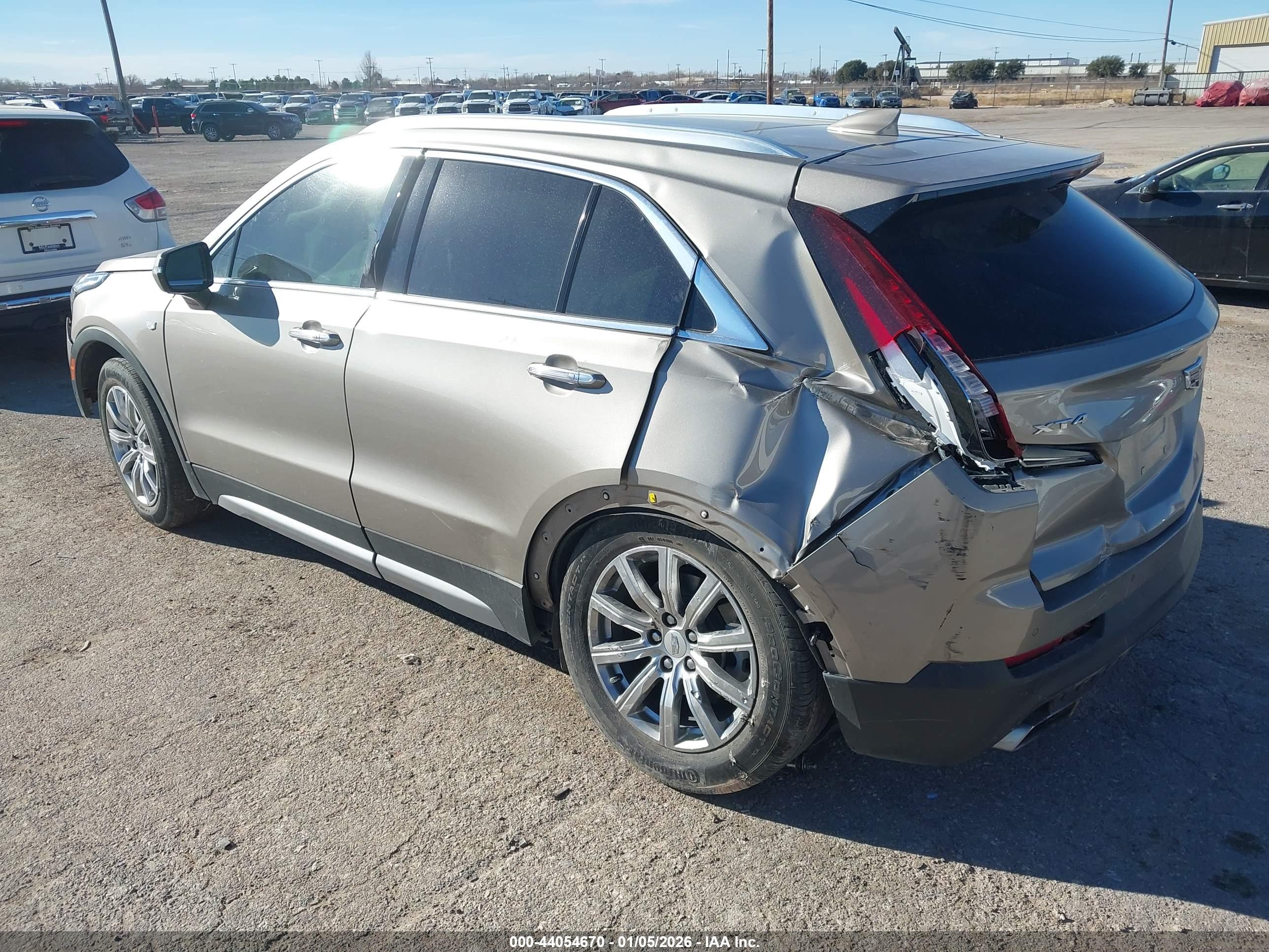 CADILLAC XT4 image 3