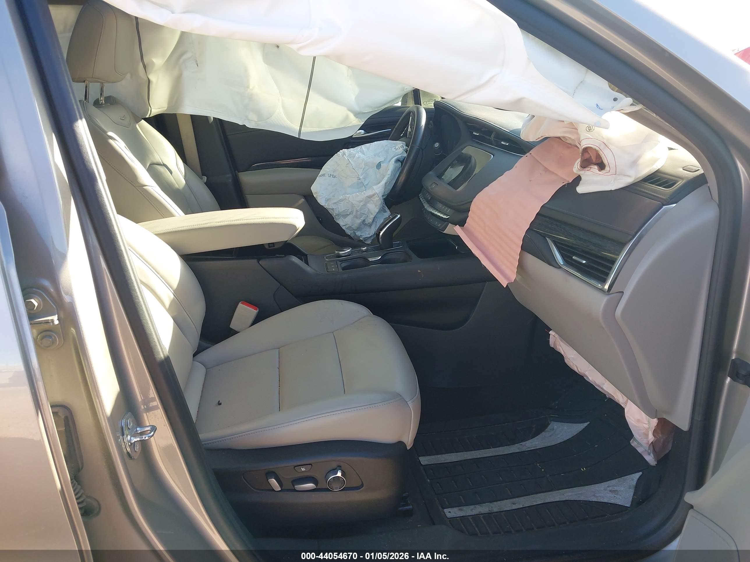 CADILLAC XT4 image 5