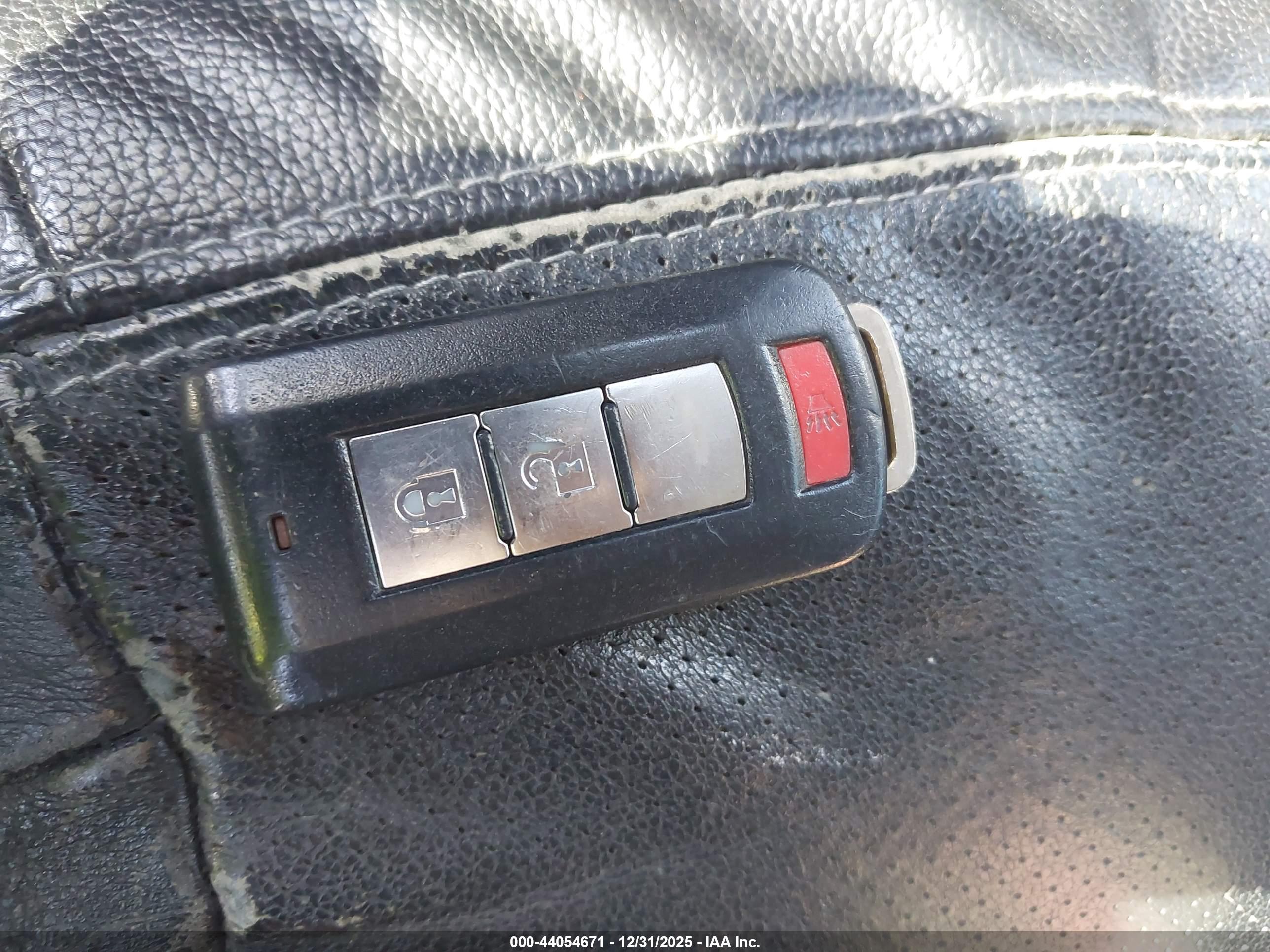 MITSUBISHI OUTLANDER image 11