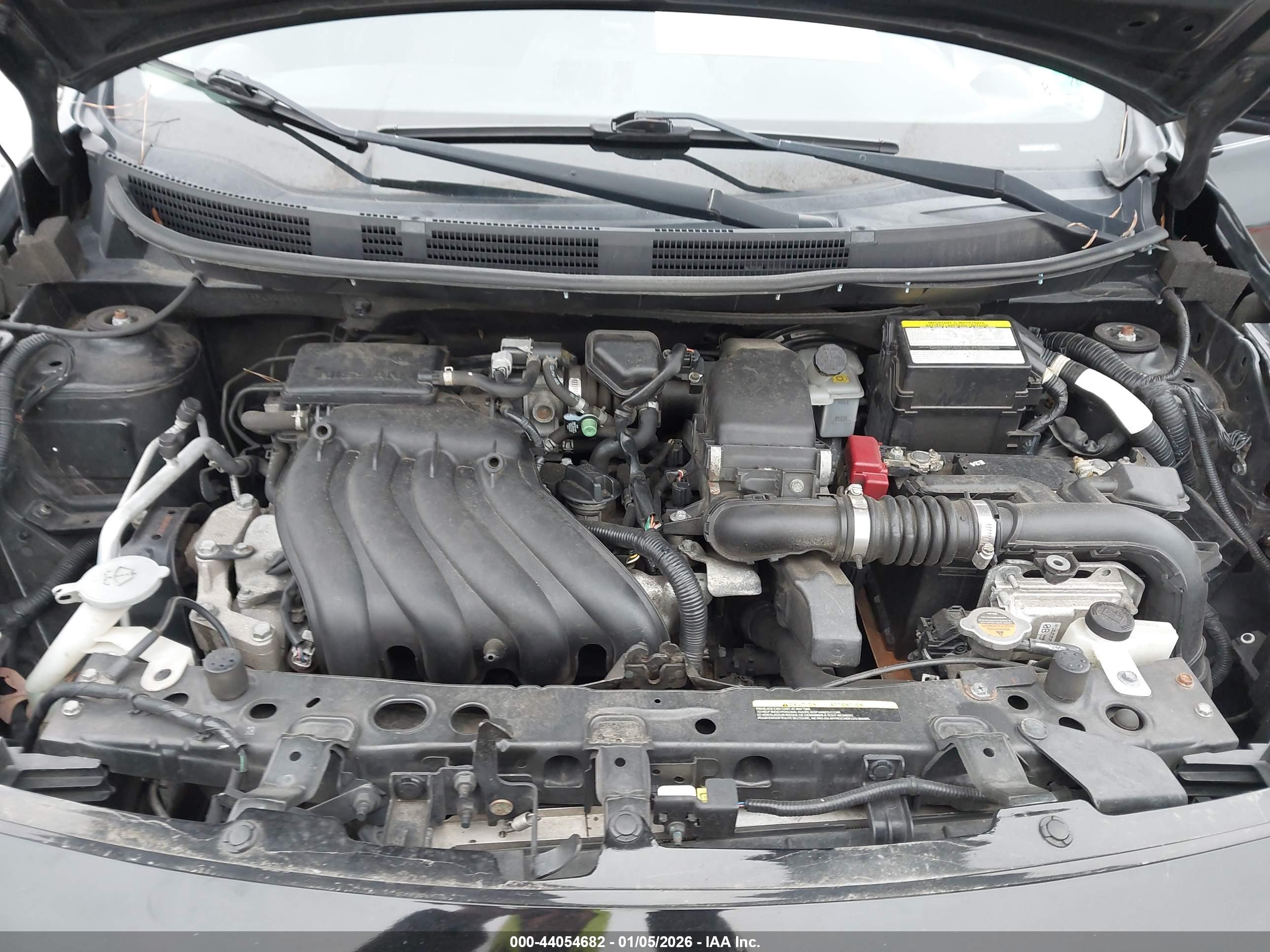 NISSAN VERSA image 10