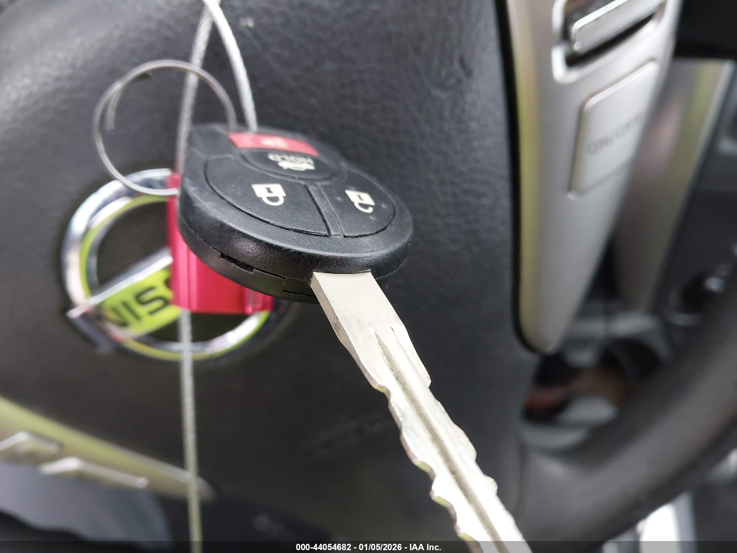 NISSAN VERSA image 11