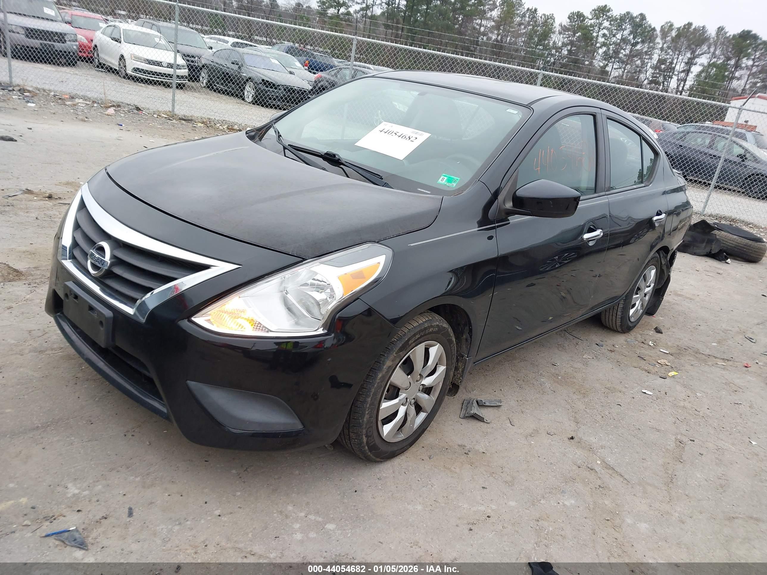 NISSAN VERSA image 2