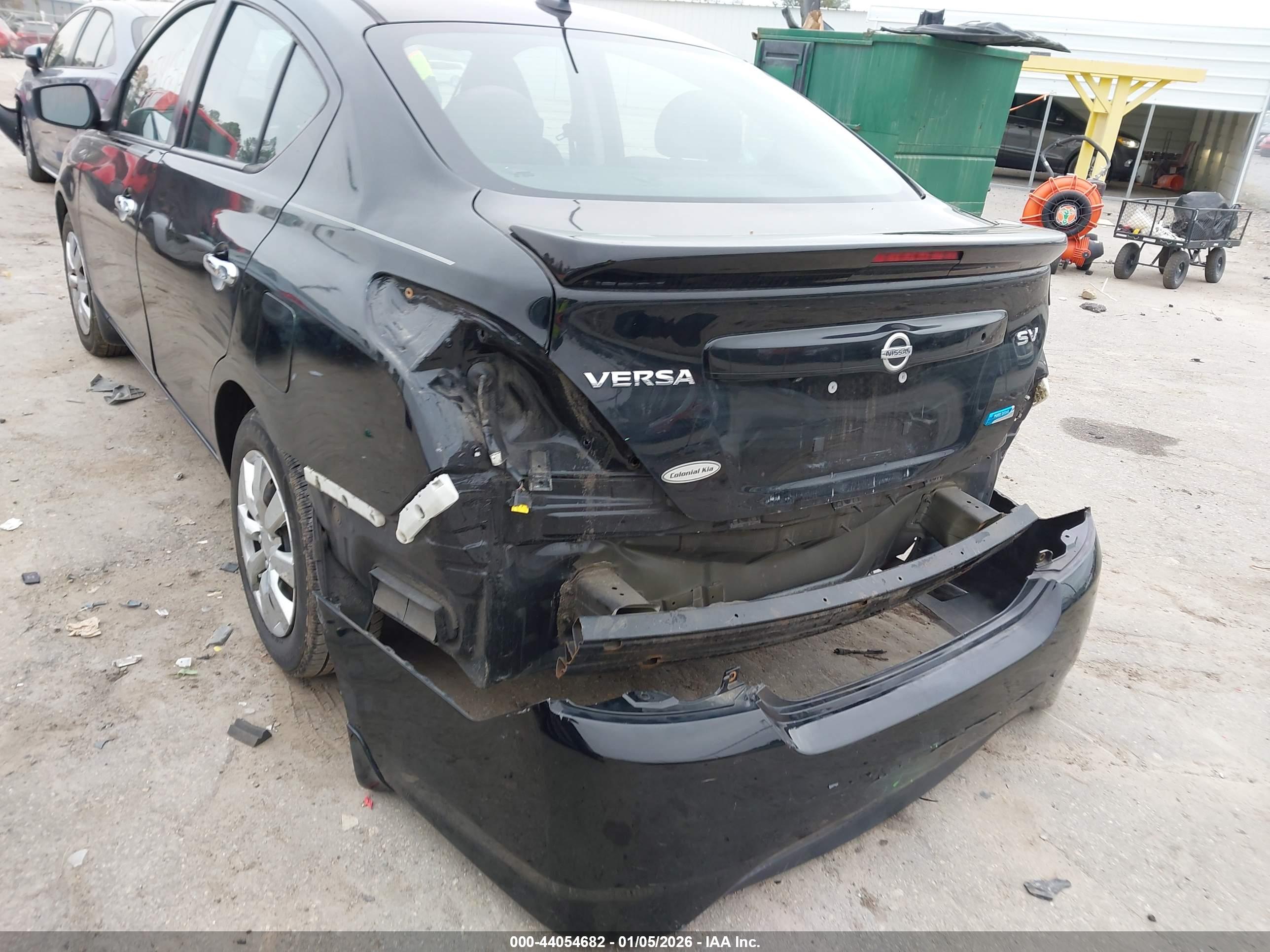 NISSAN VERSA image 6