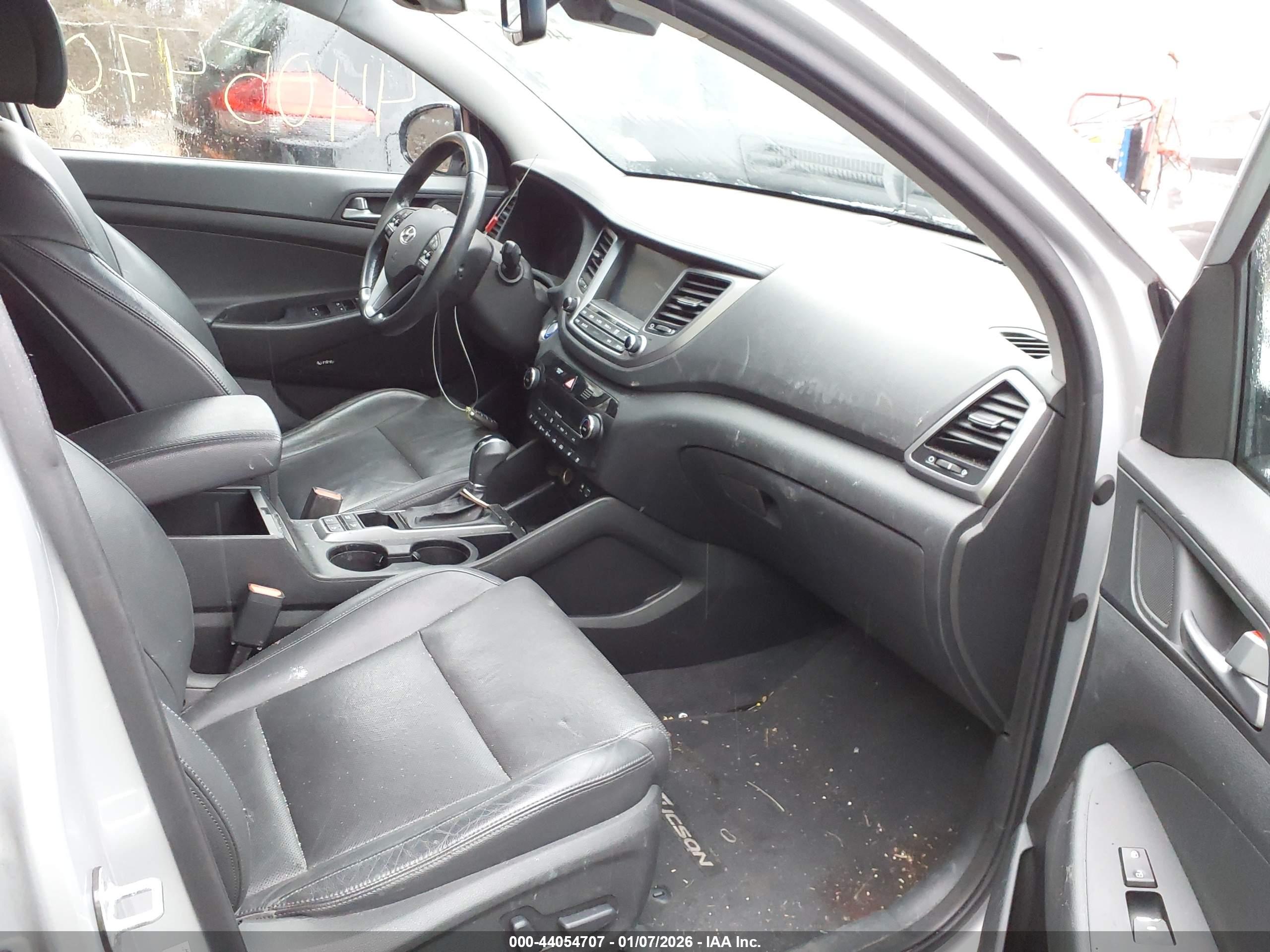 HYUNDAI TUCSON image 5