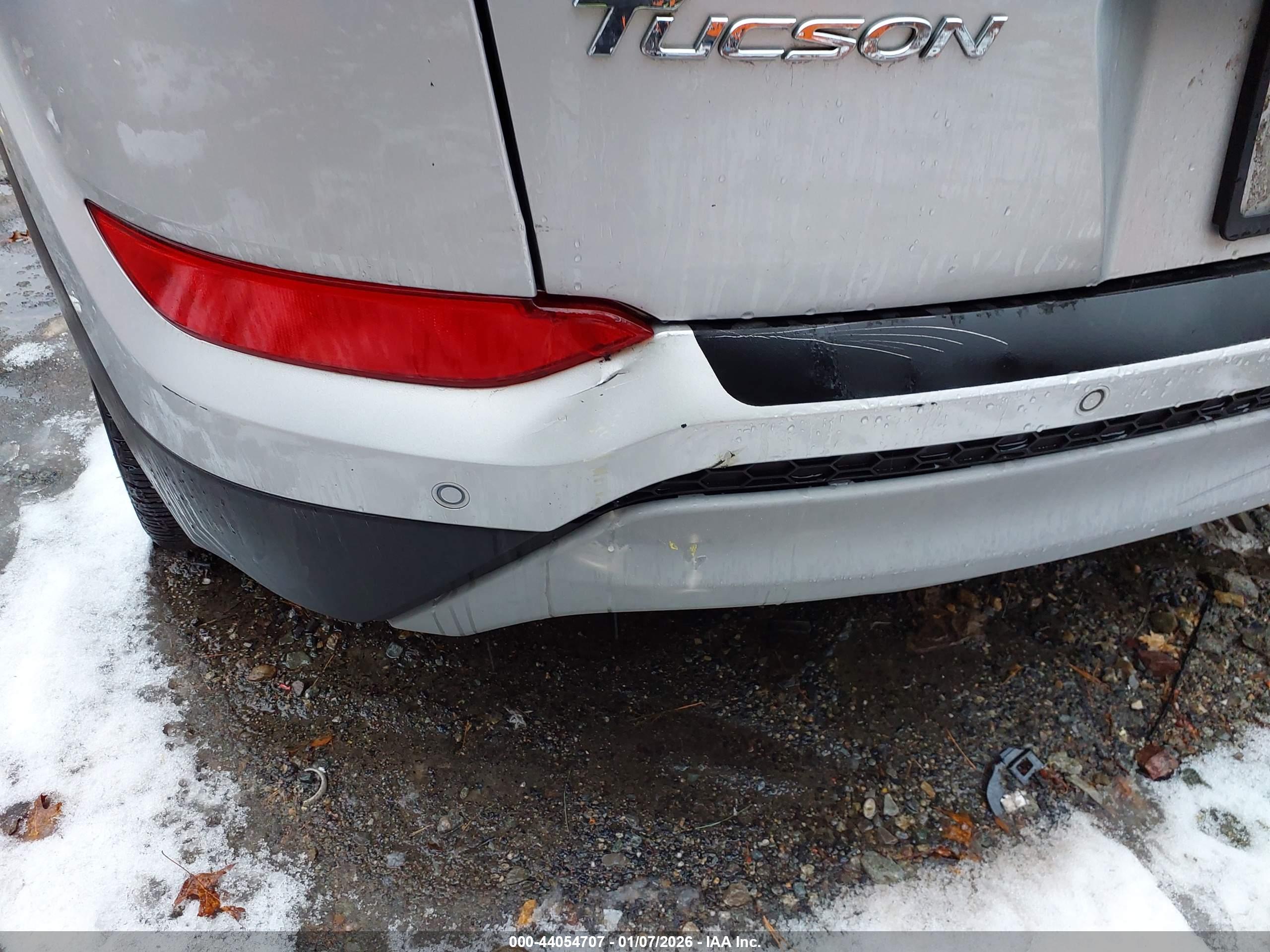 HYUNDAI TUCSON image 6
