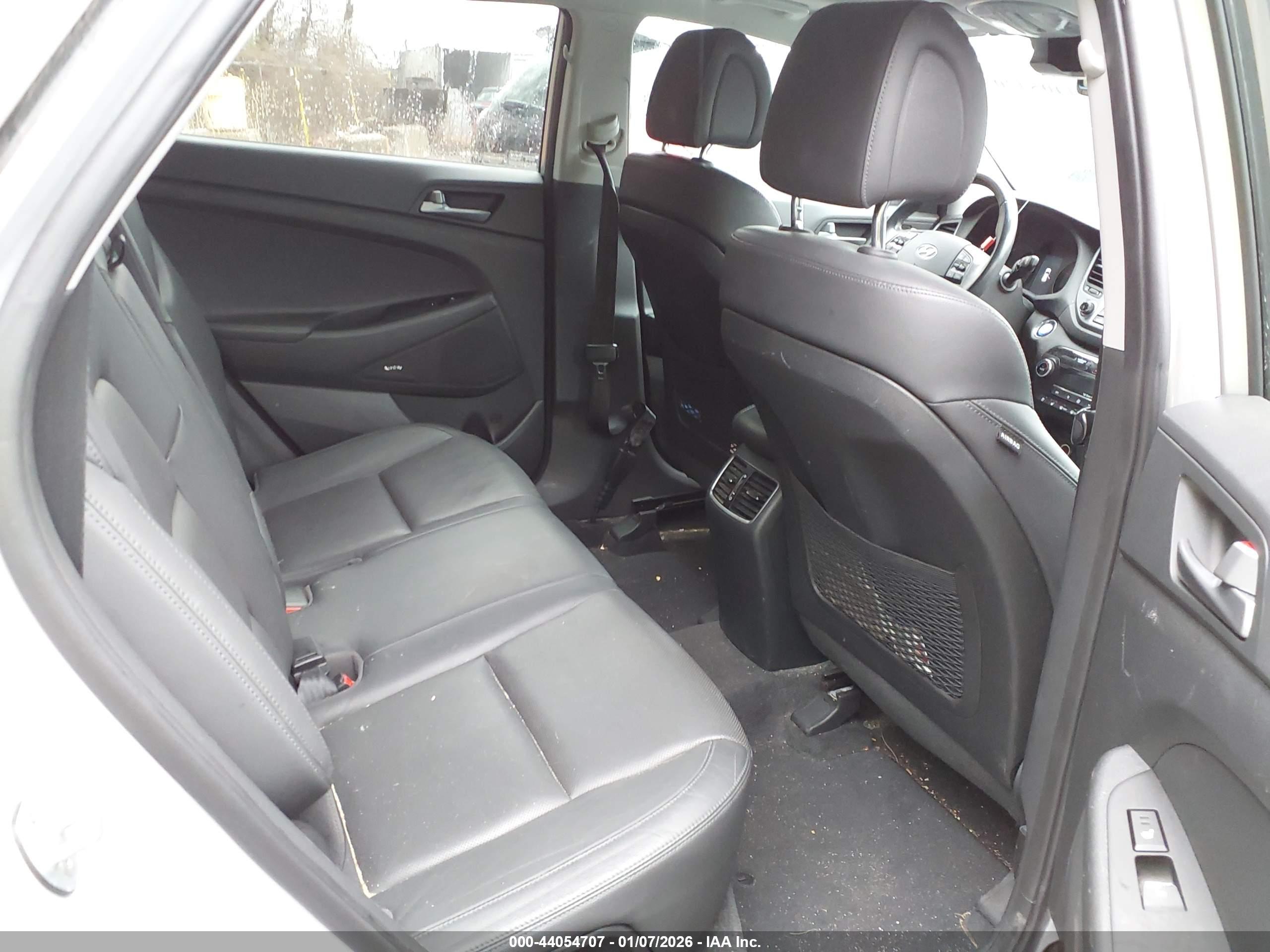 HYUNDAI TUCSON image 8