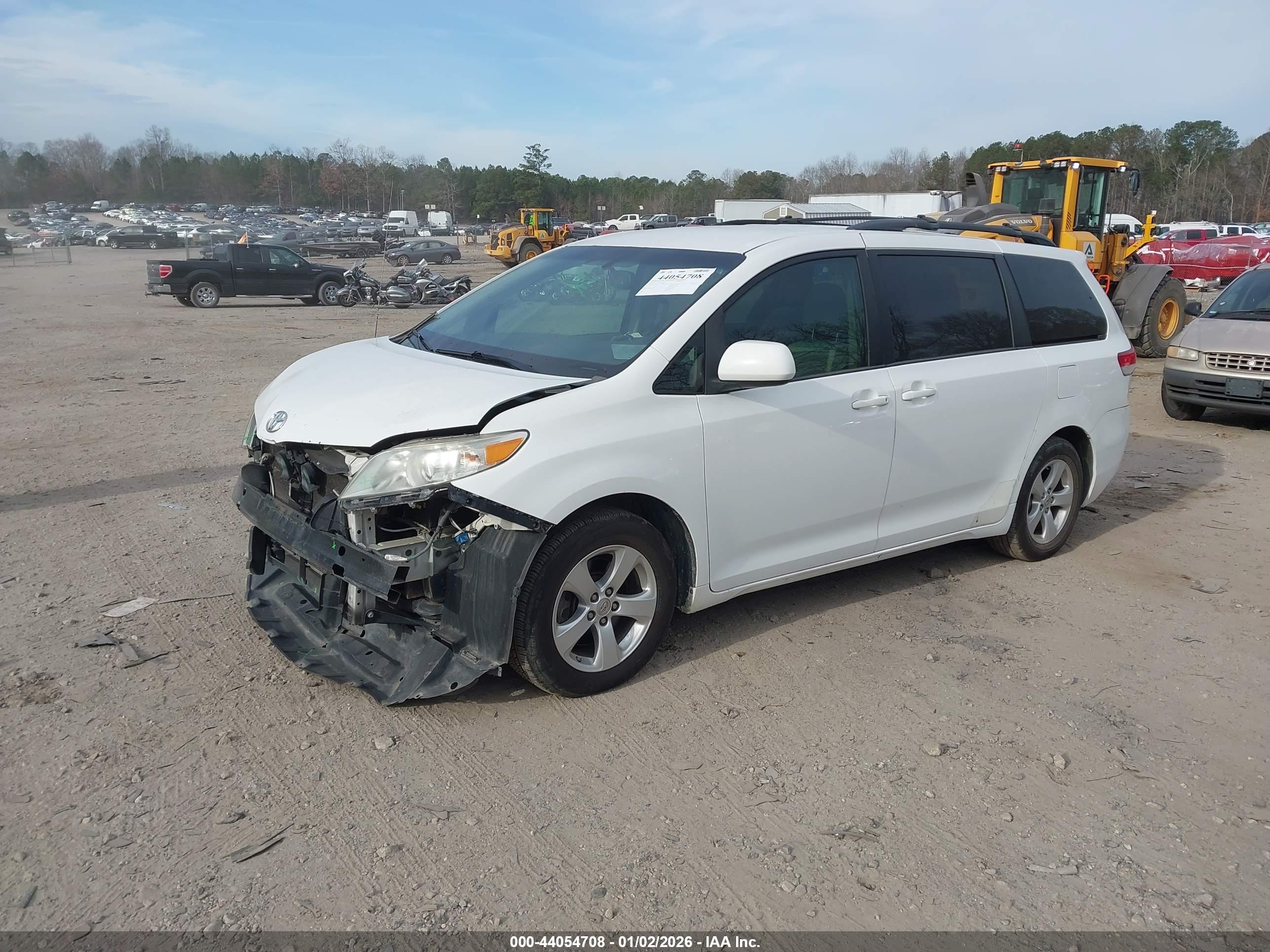 TOYOTA SIENNA image 2