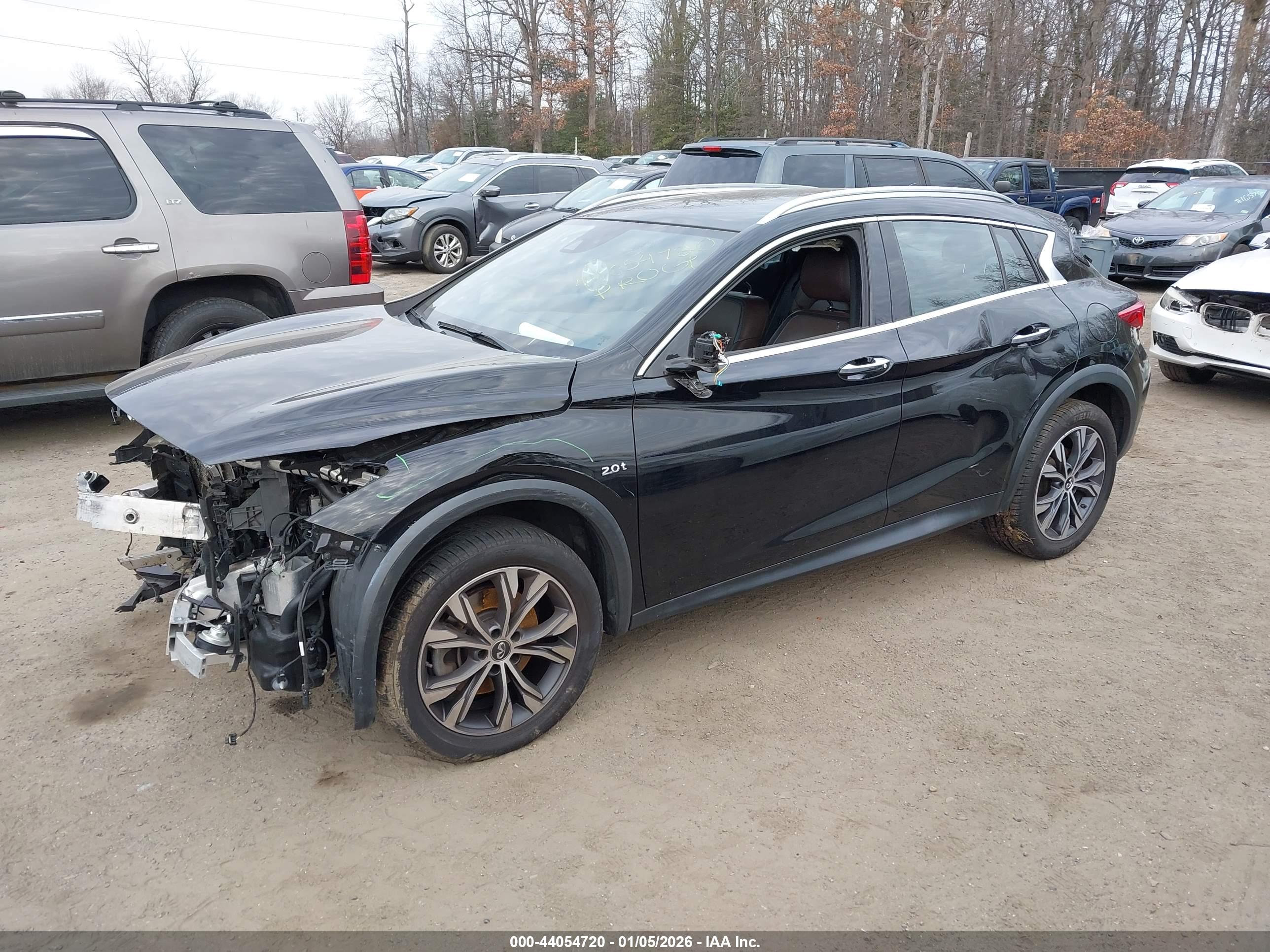 INFINITI QX30 image 2
