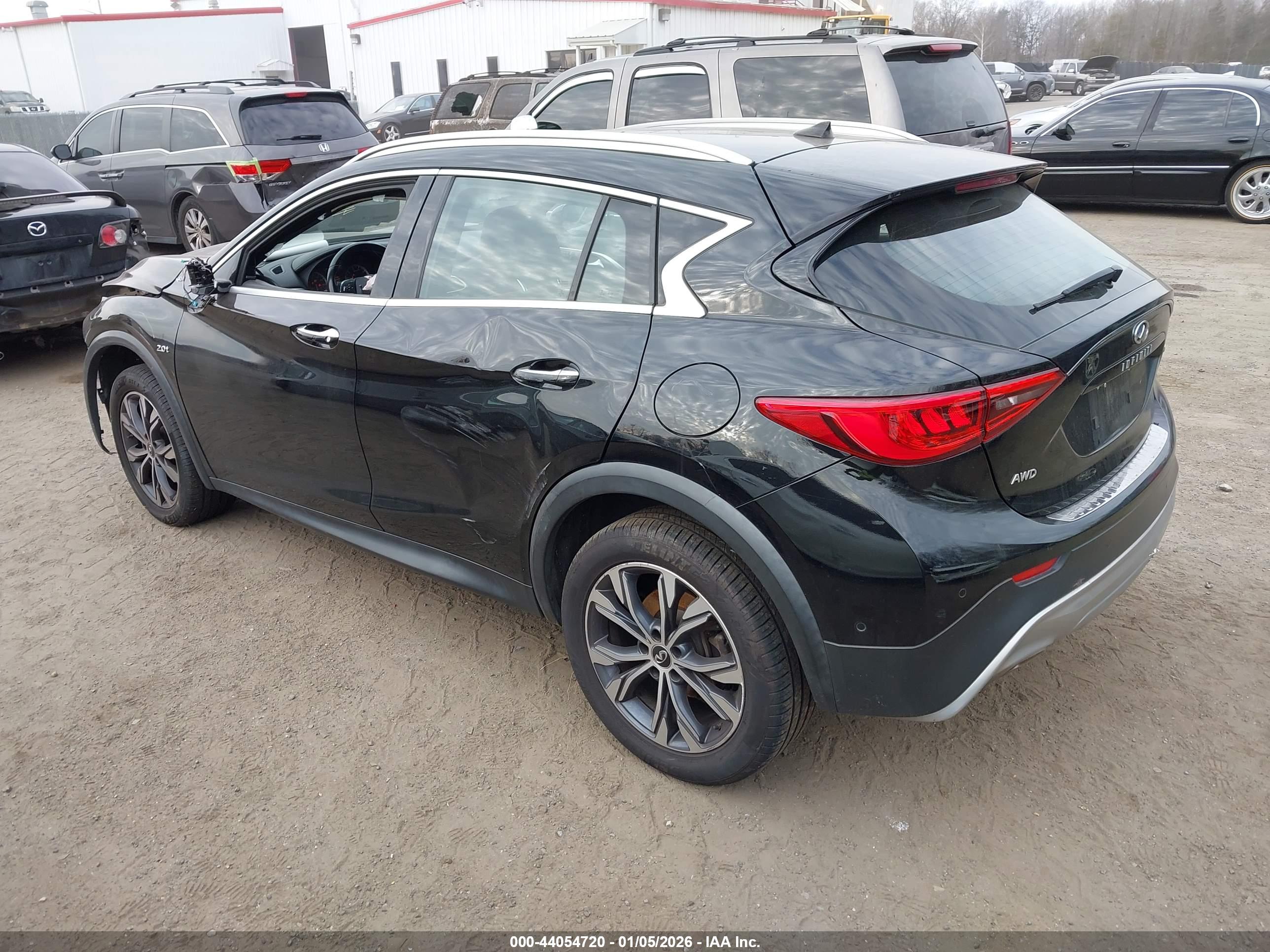 INFINITI QX30 image 3