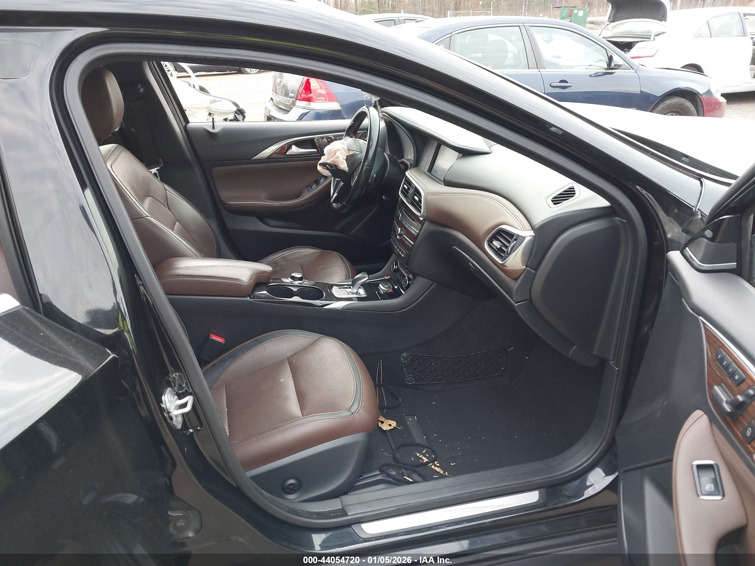 INFINITI QX30 image 5