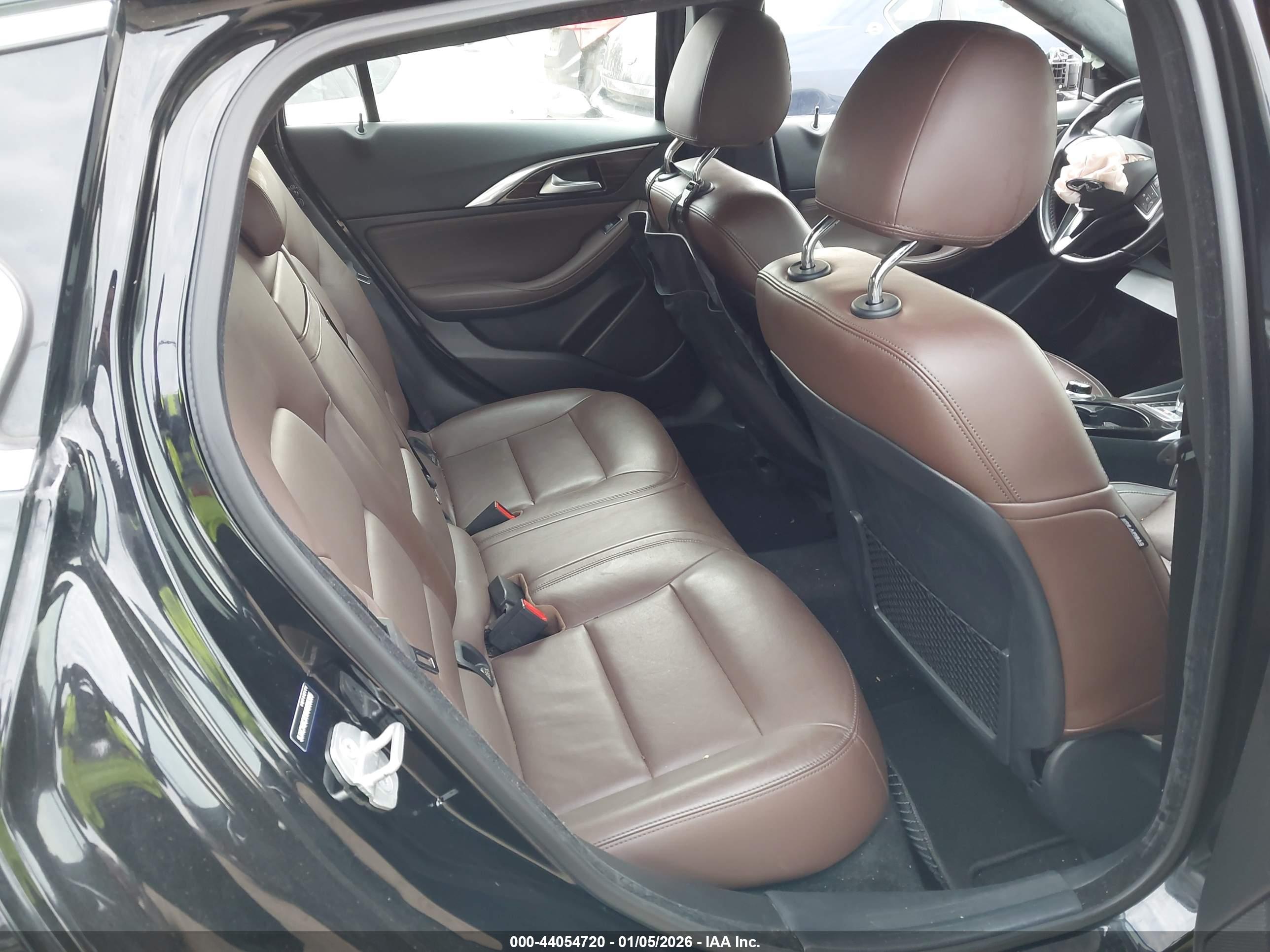 INFINITI QX30 image 8