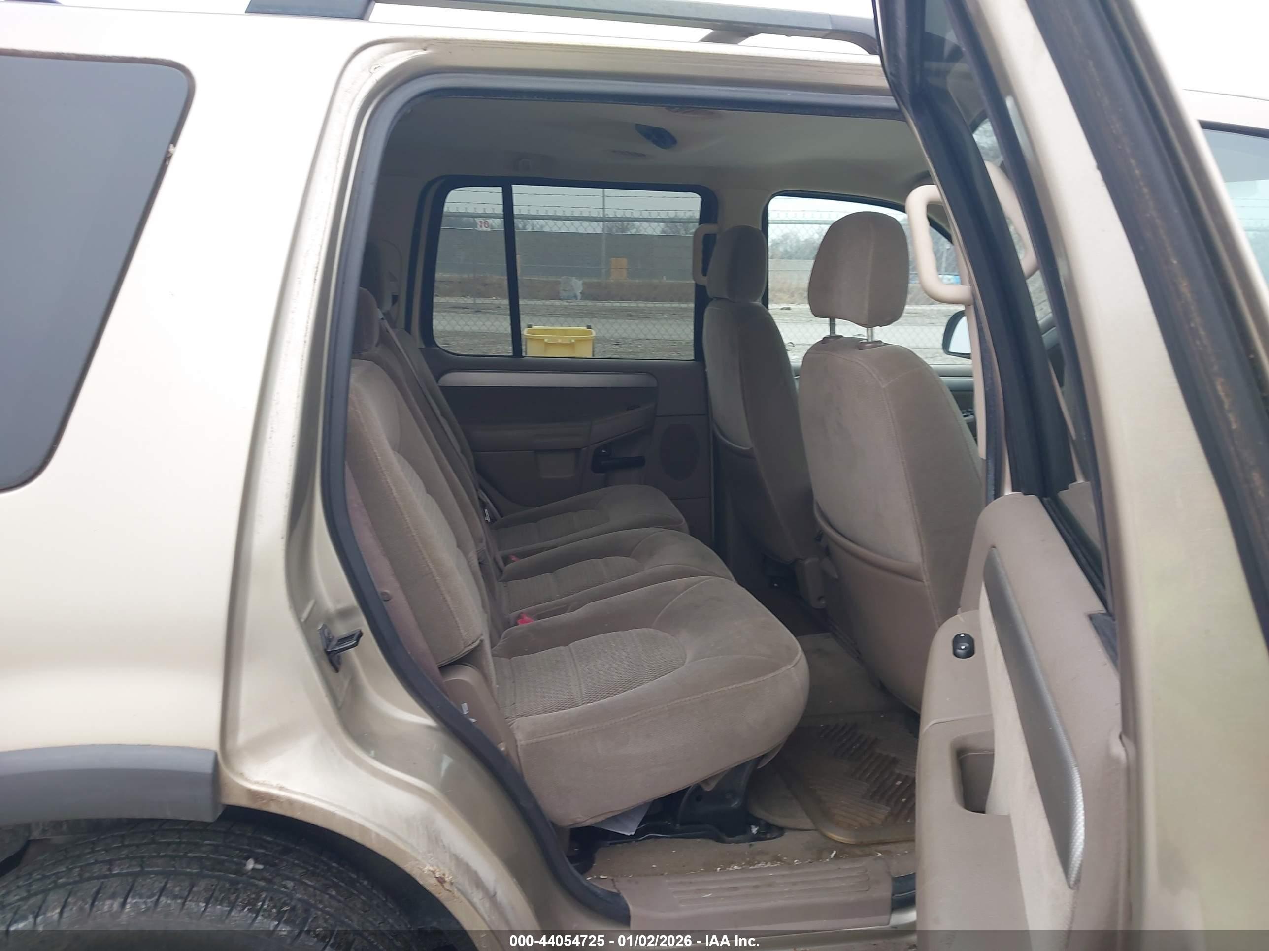 FORD EXPLORER image 8