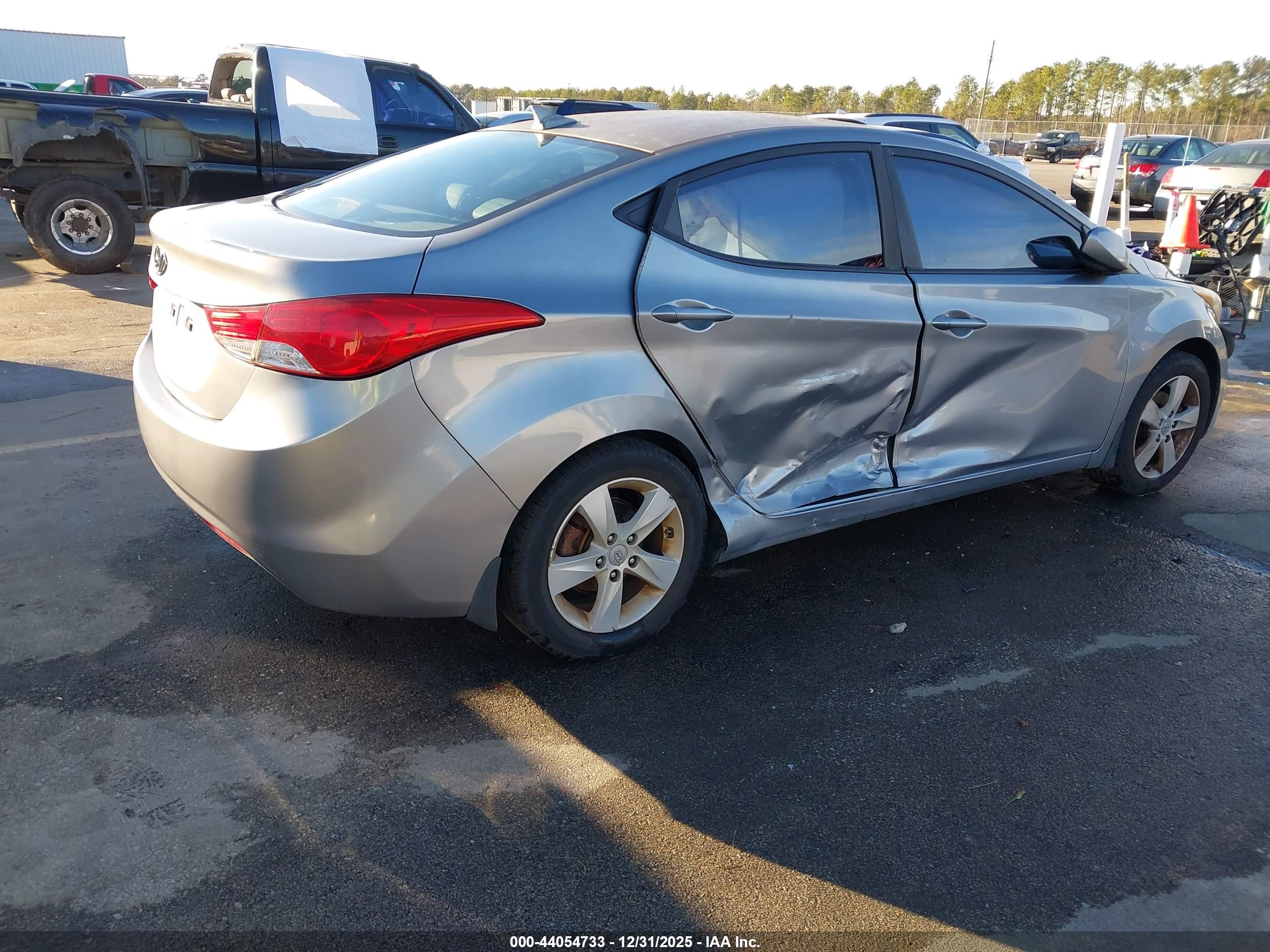 HYUNDAI ELANTRA image 4