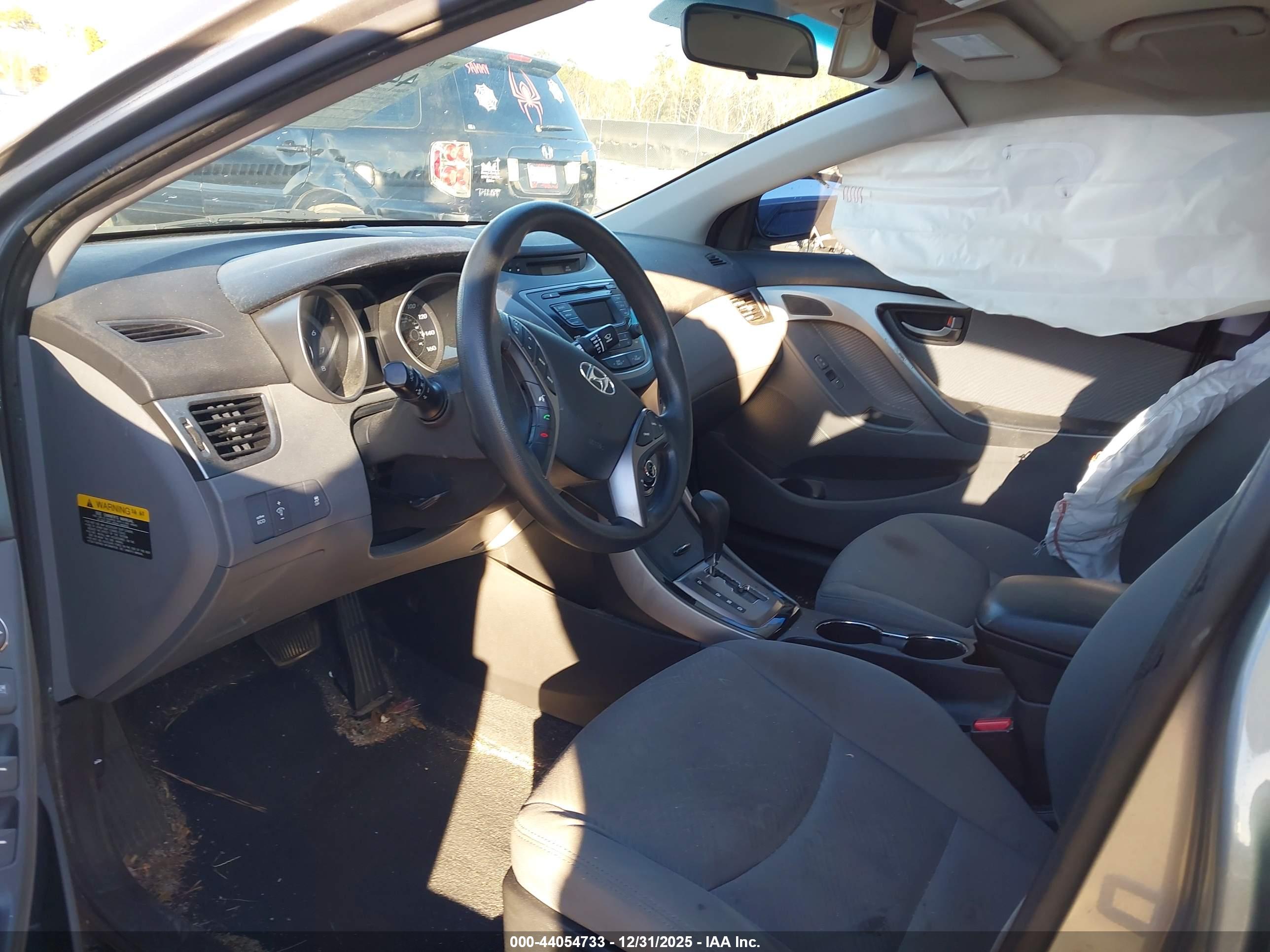 HYUNDAI ELANTRA image 5