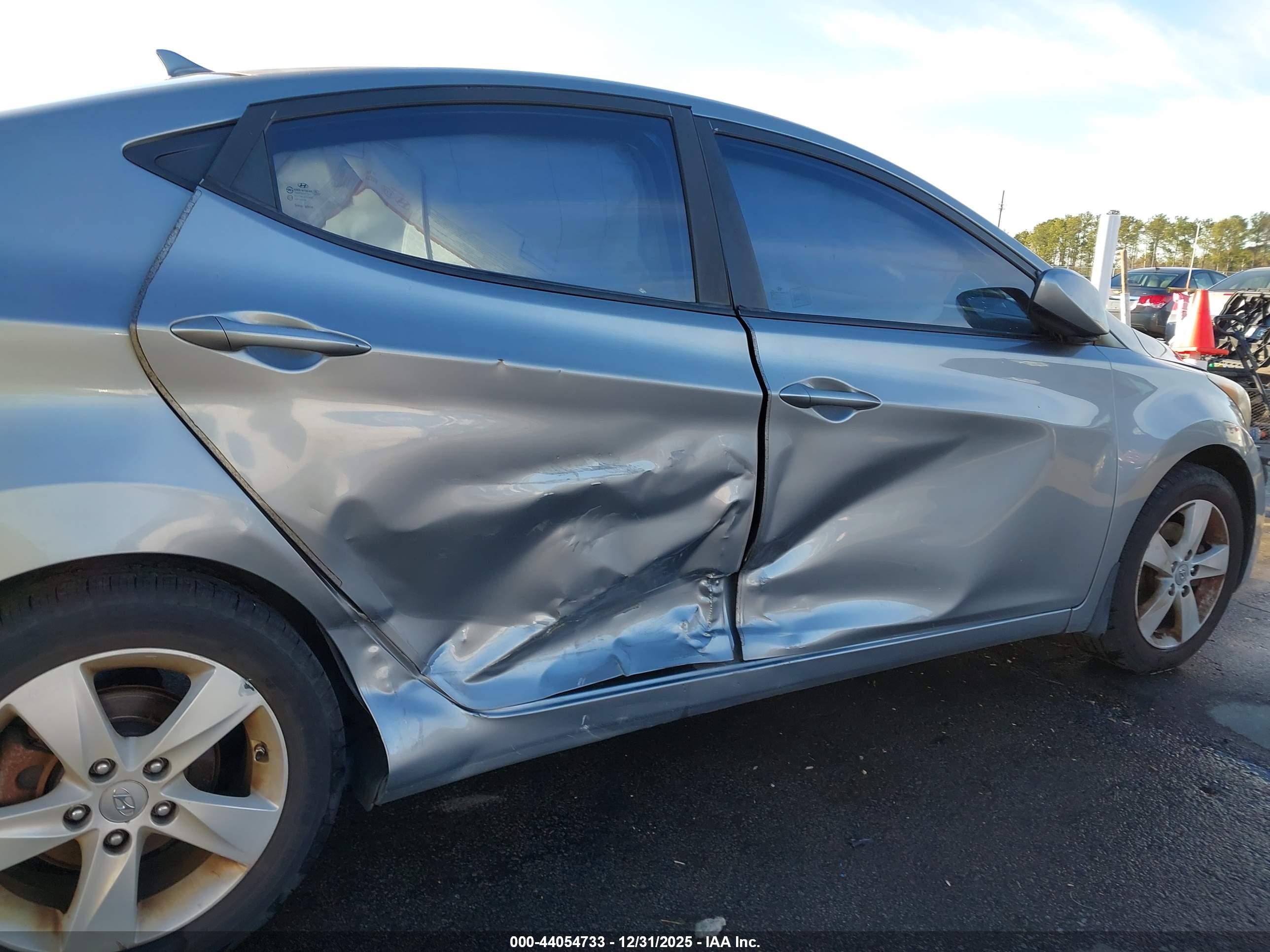 HYUNDAI ELANTRA image 6