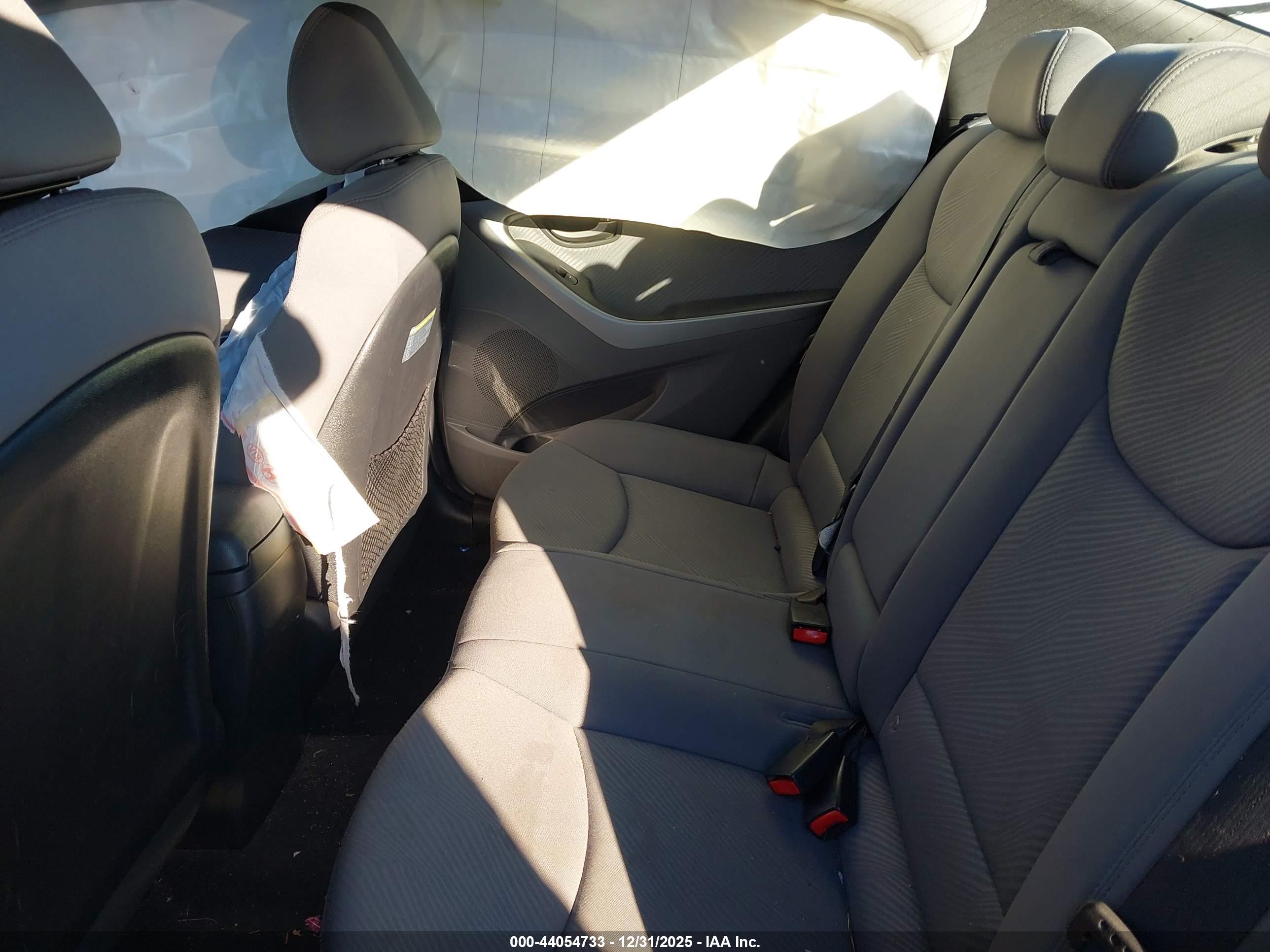 HYUNDAI ELANTRA image 8