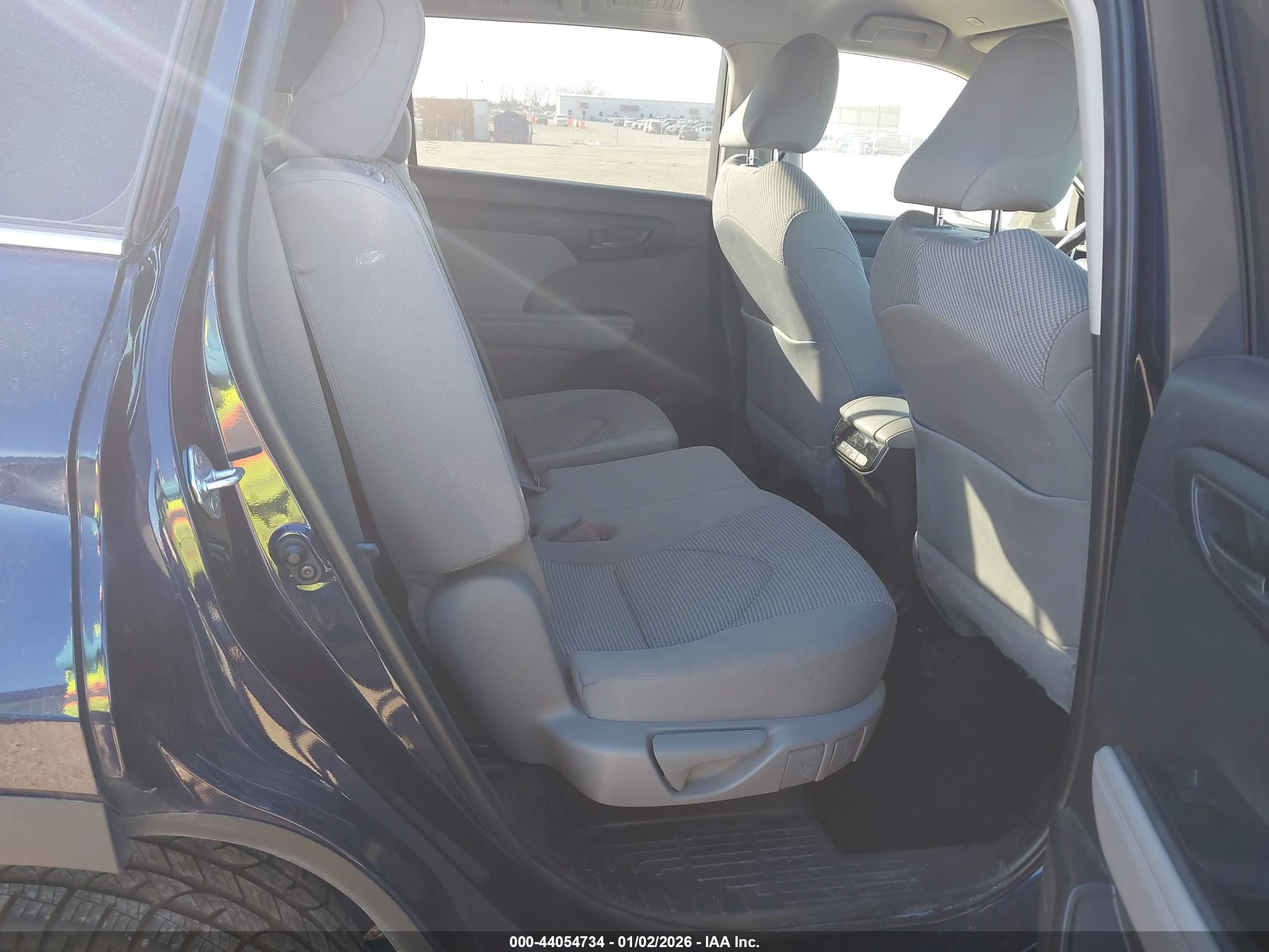 TOYOTA HIGHLANDER image 8