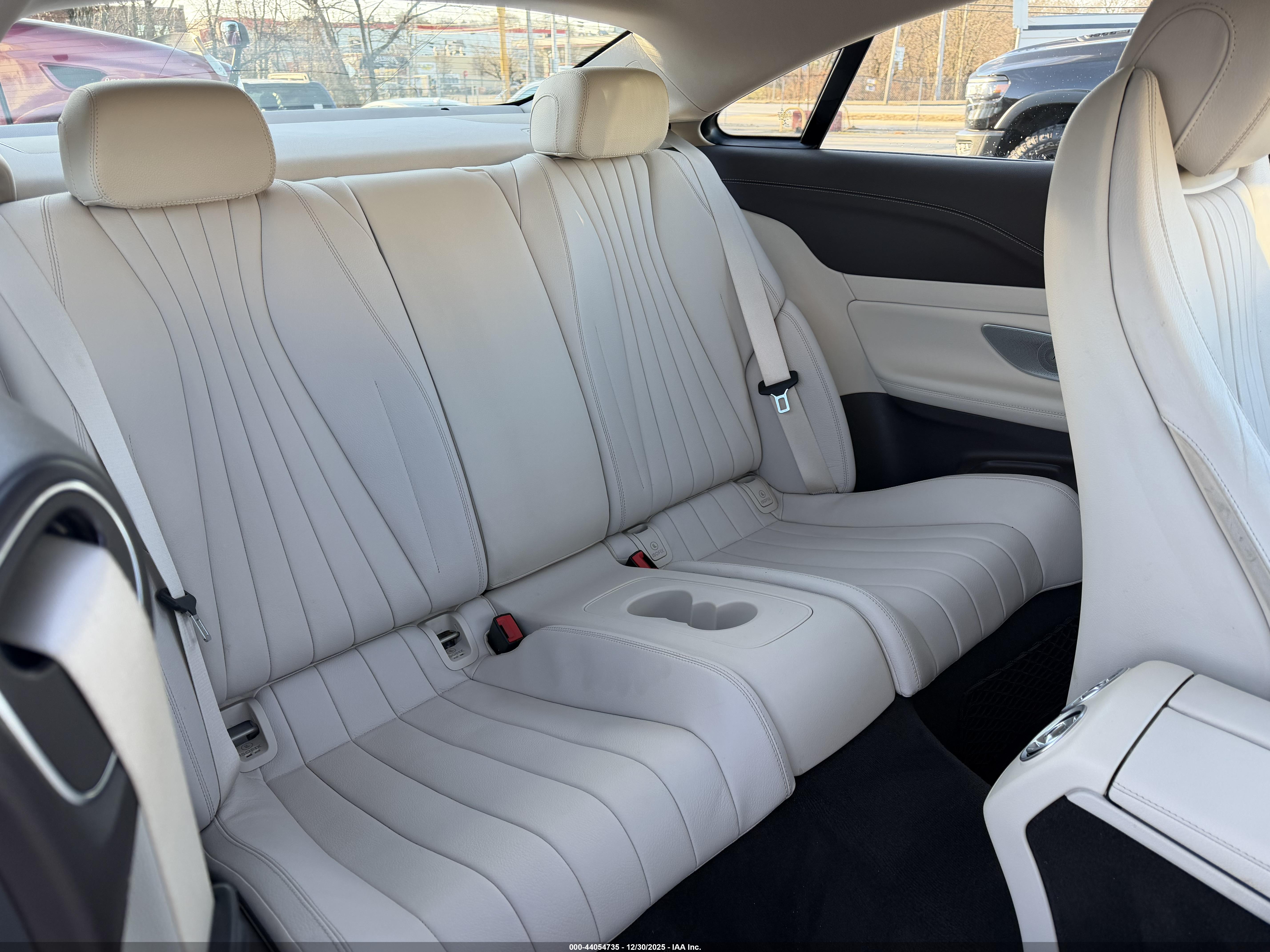 MERCEDES-BENZ E image 8