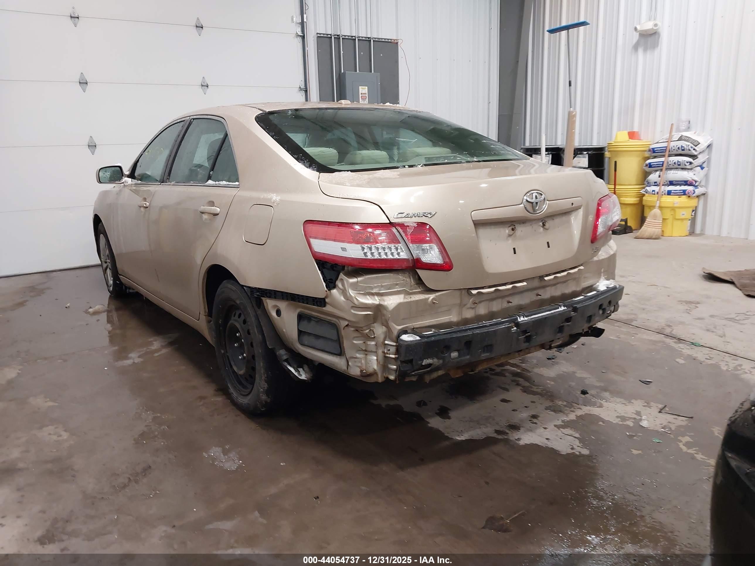 TOYOTA CAMRY image 6