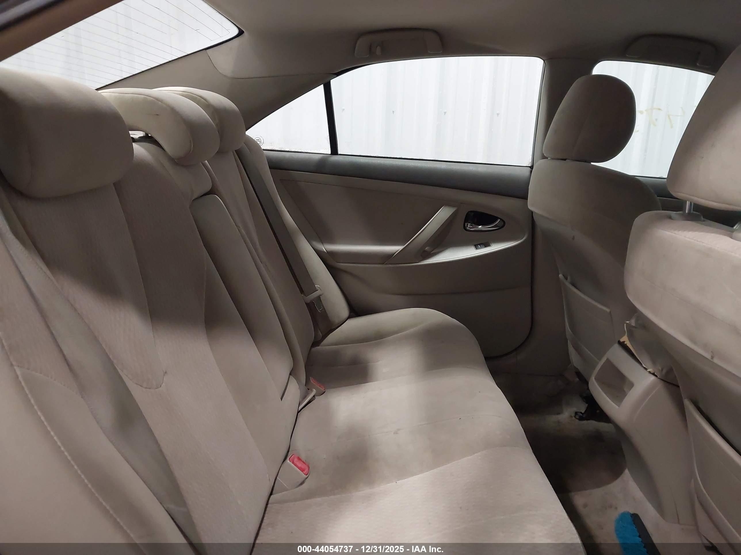 TOYOTA CAMRY image 8