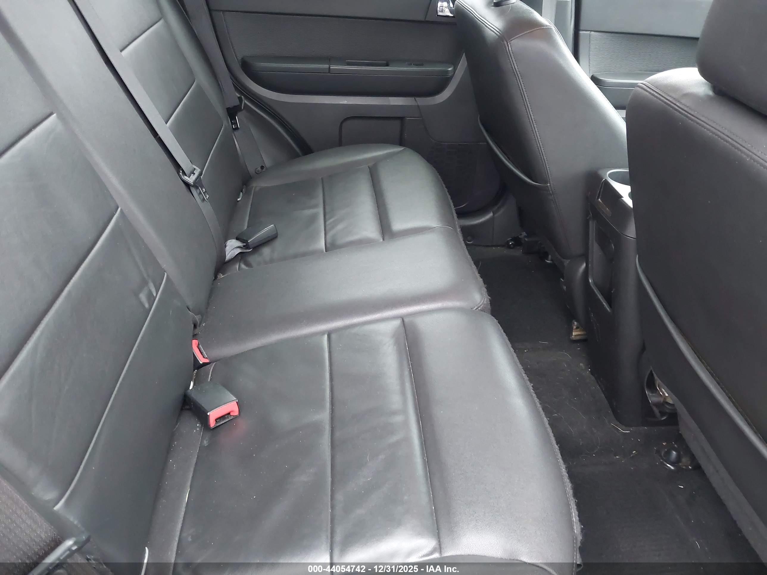 FORD ESCAPE image 8