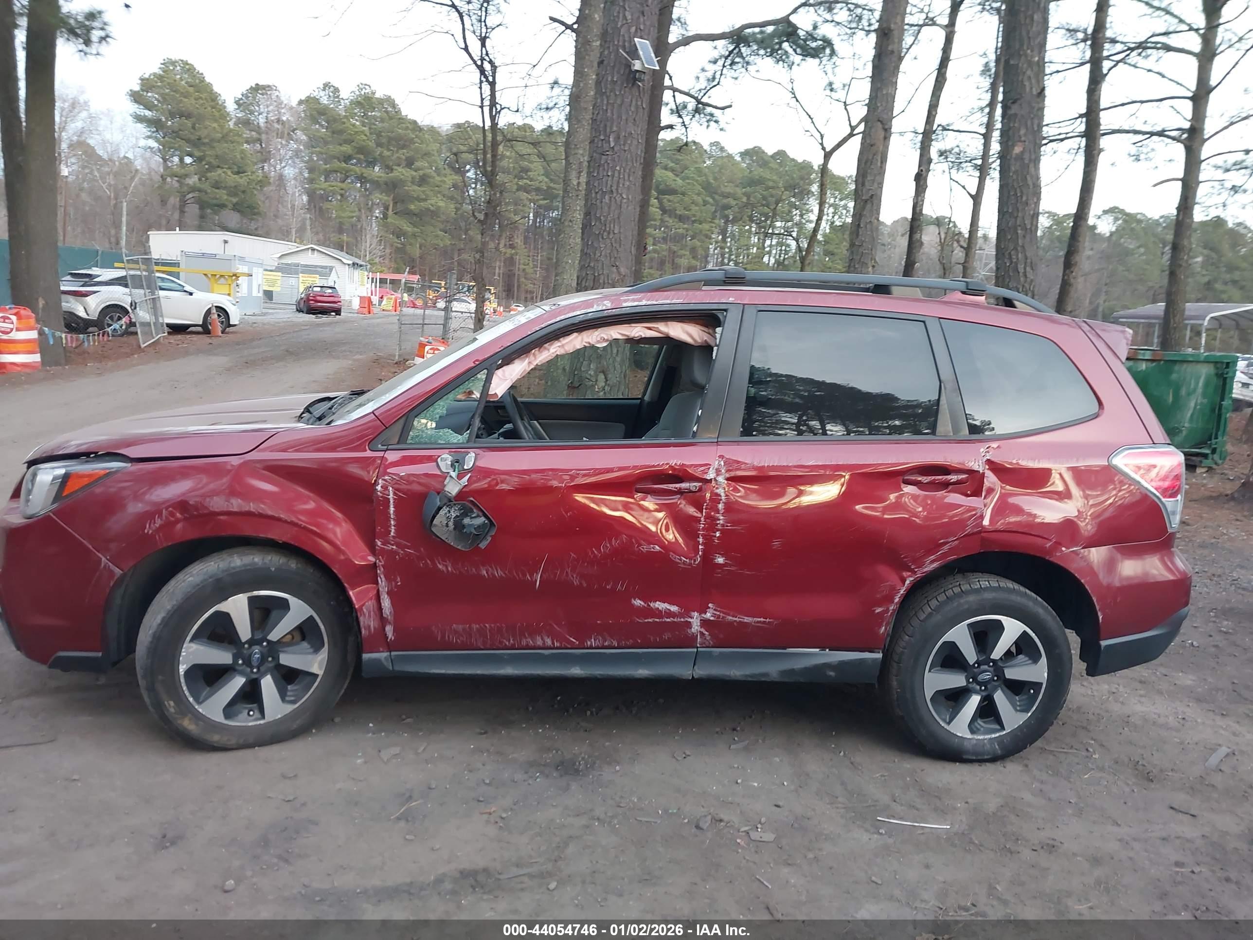 SUBARU FORESTER image 6
